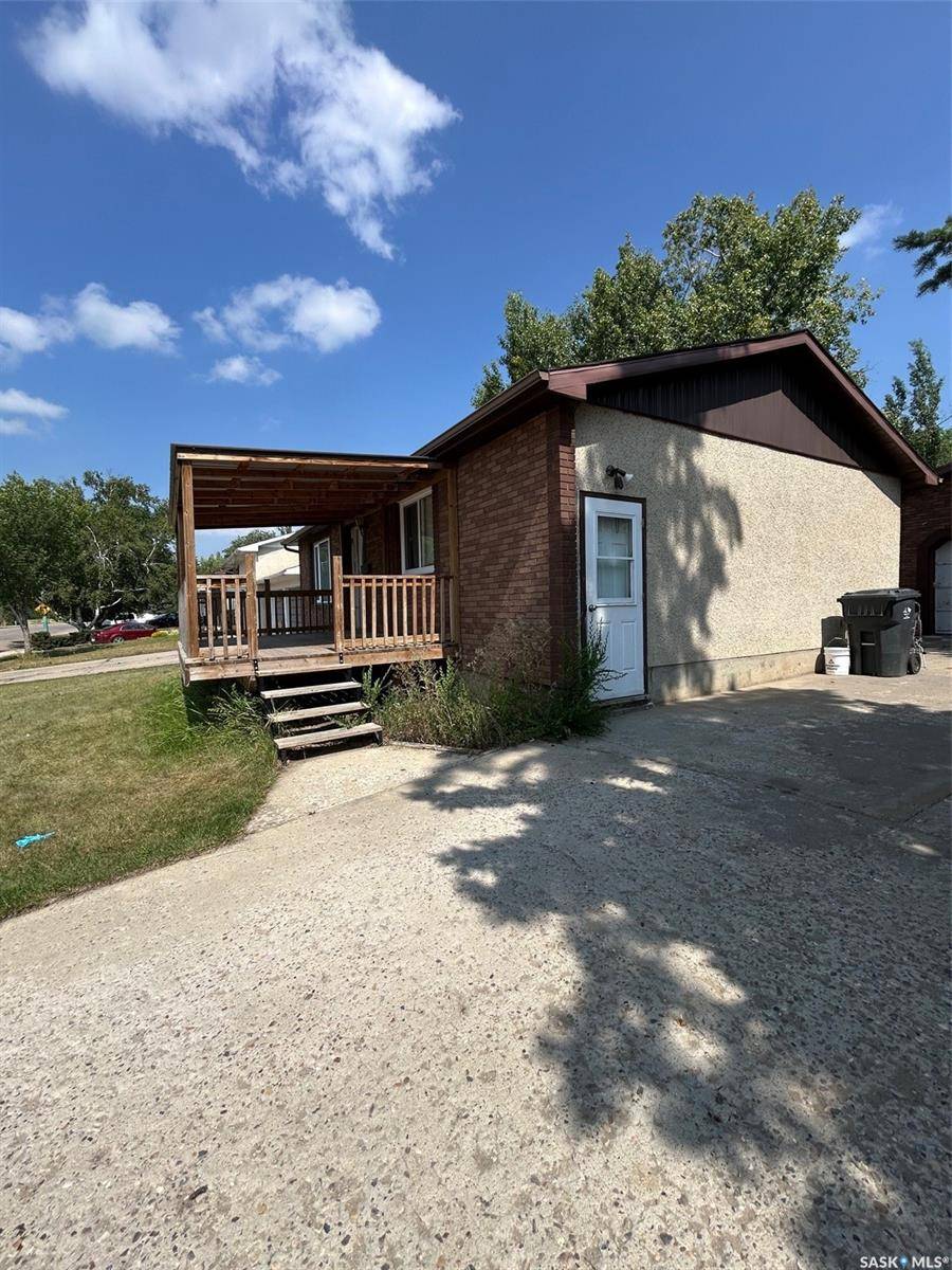 North Battleford, SK S9A 2Z7,1822 110th STREET