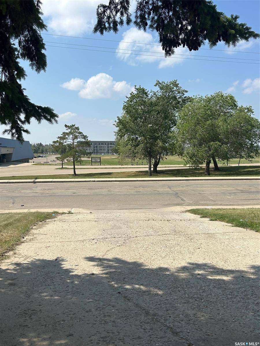 North Battleford, SK S9A 2Z7,1822 110th STREET