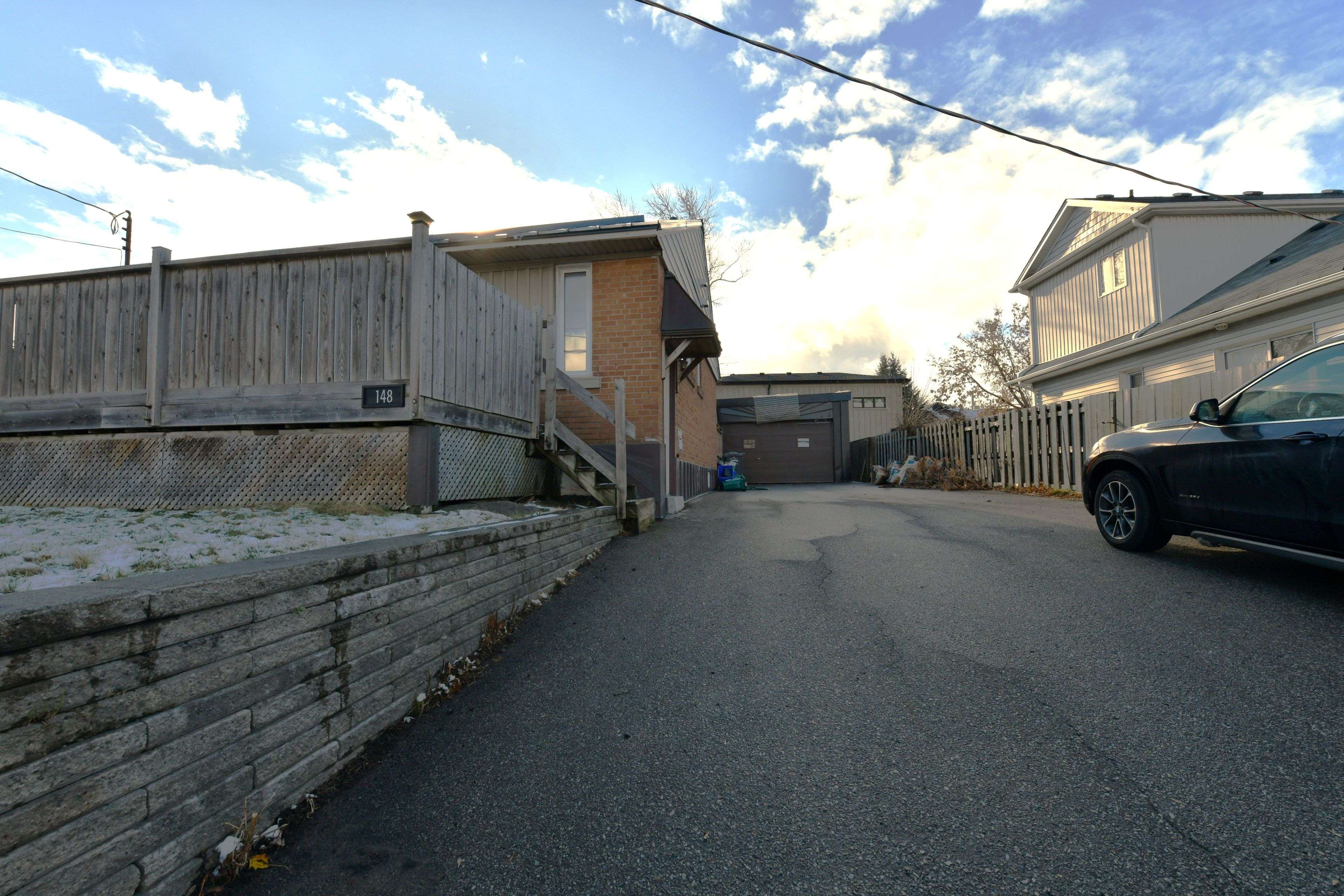 Milton, ON L9T 2T4,148 Ontario ST N