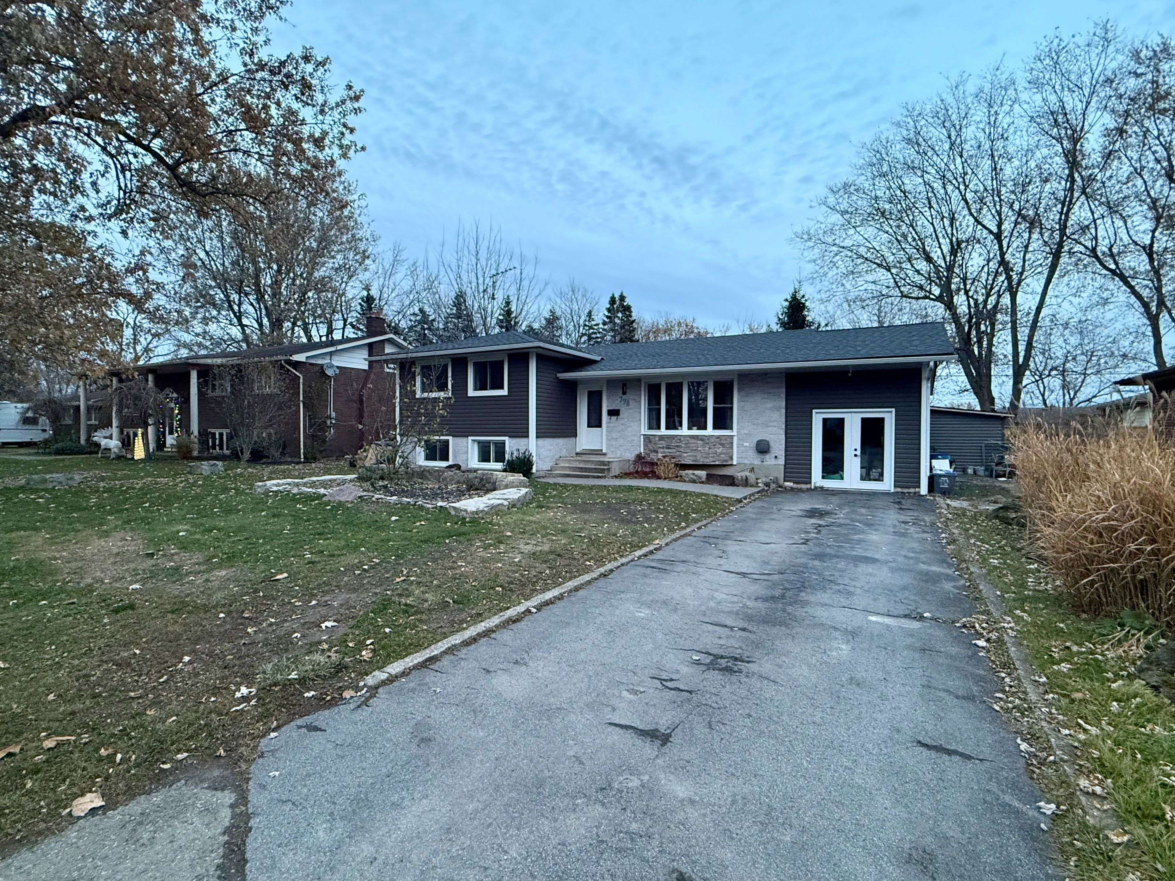 Fort Erie, ON L2A 5B6,798 Parkdale AVE