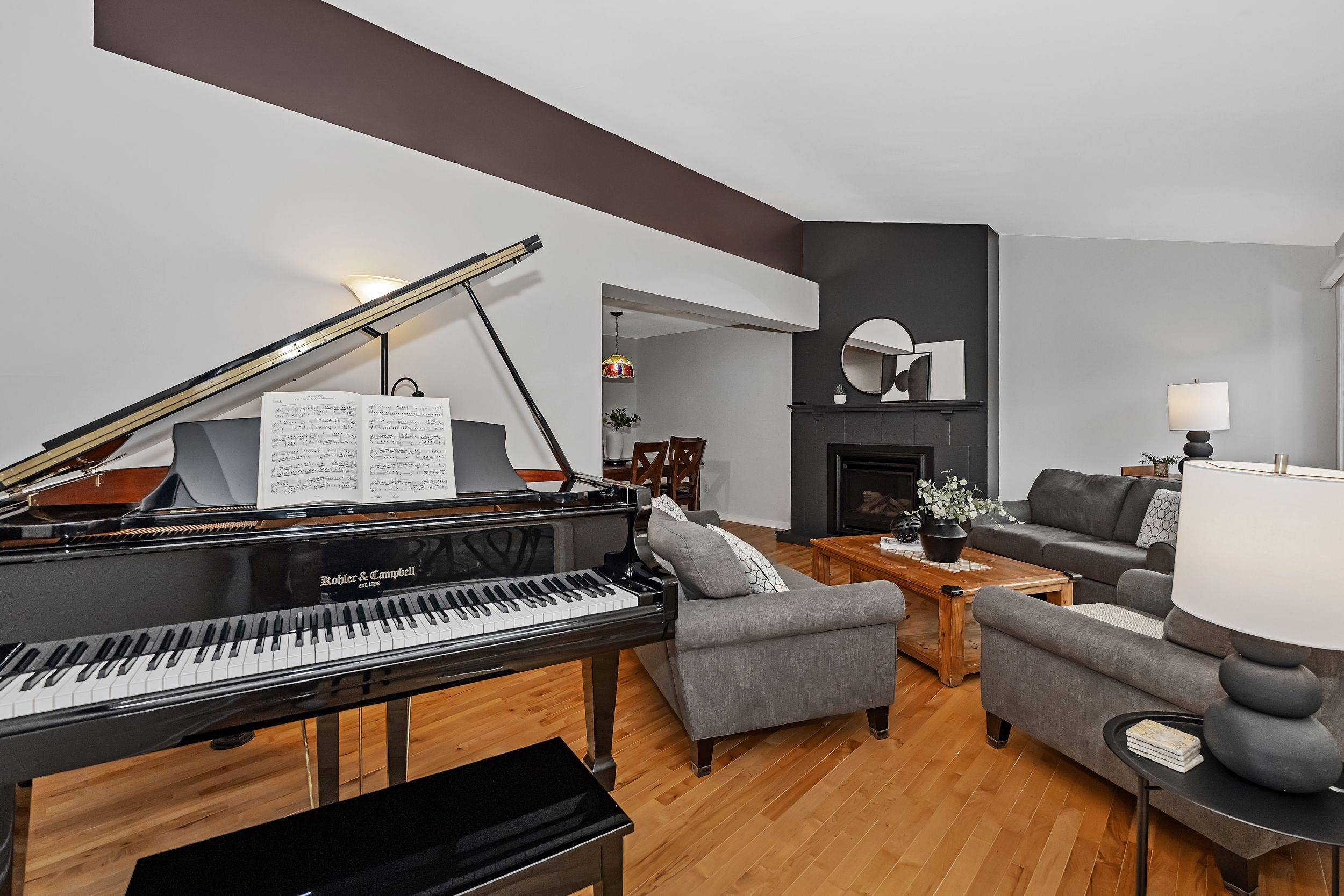 Woodroffe, ON K2B 8E2,1095 Ambleside DR