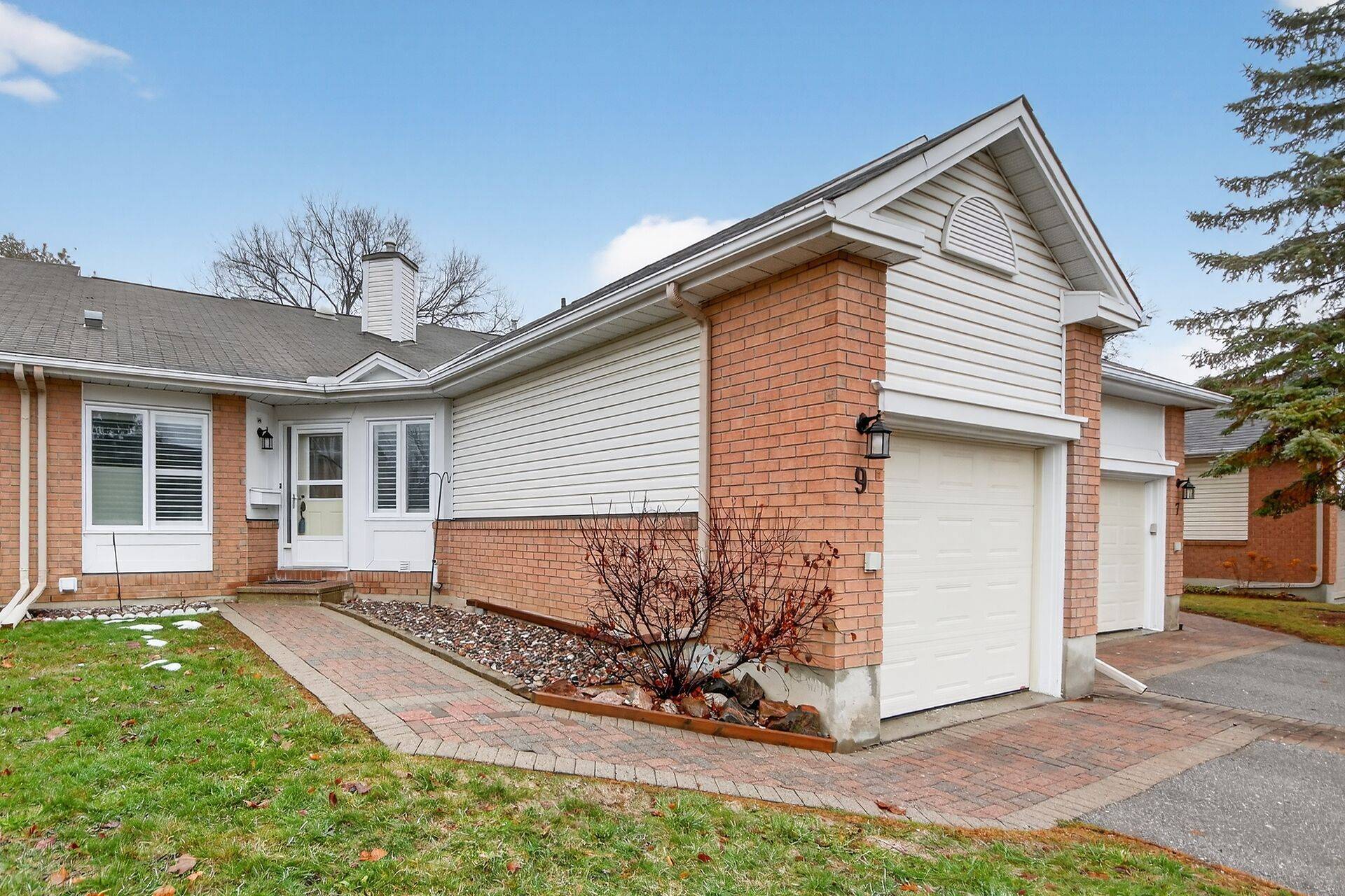 Stittsville - Munster - Richmond, ON K2S 1L3,9 Heather Glen CT