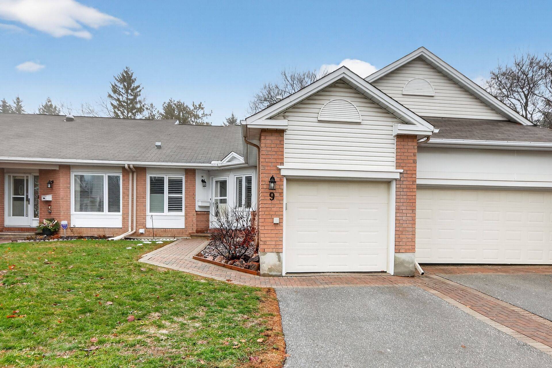 Stittsville - Munster - Richmond, ON K2S 1L3,9 Heather Glen CT