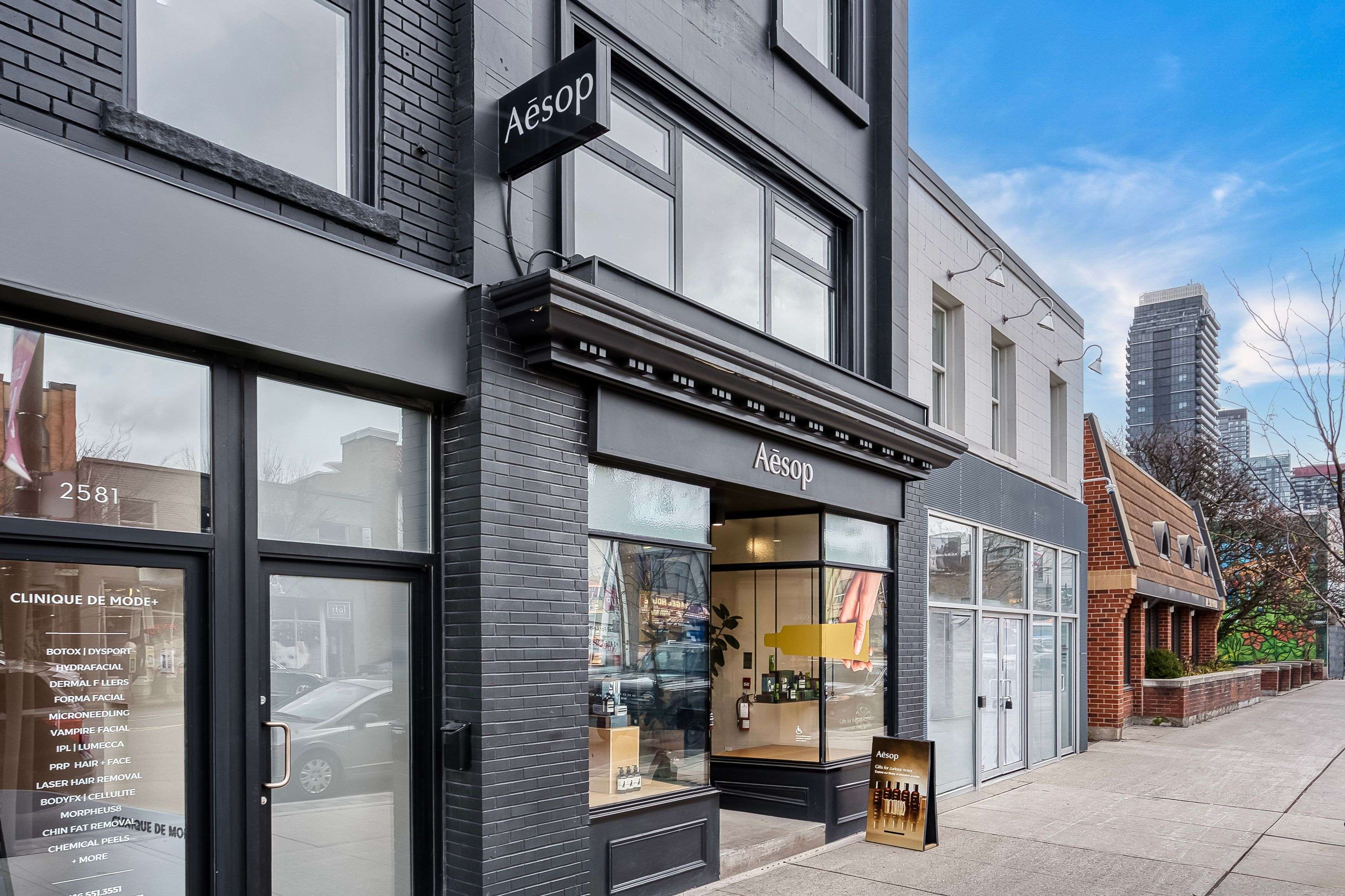 Toronto C10, ON M4P 2J1,2579 Yonge ST