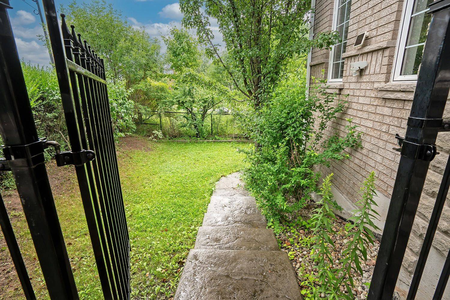 Burlington, ON L7L 6Z4,5410 Duchess CT #Lower