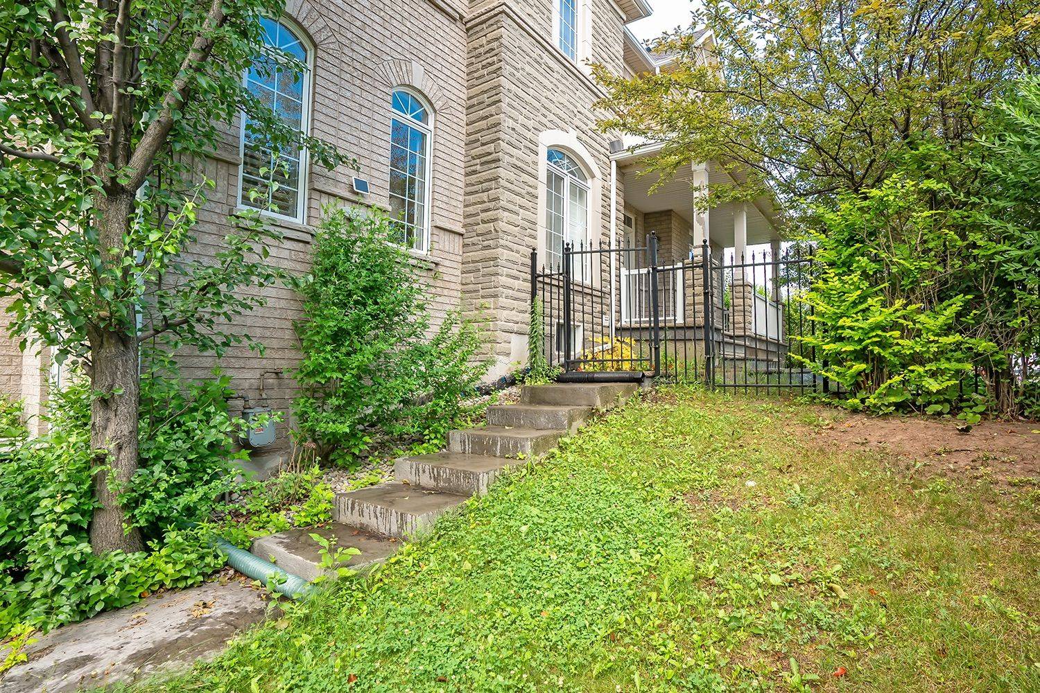 Burlington, ON L7L 6Z4,5410 Duchess CT #Lower