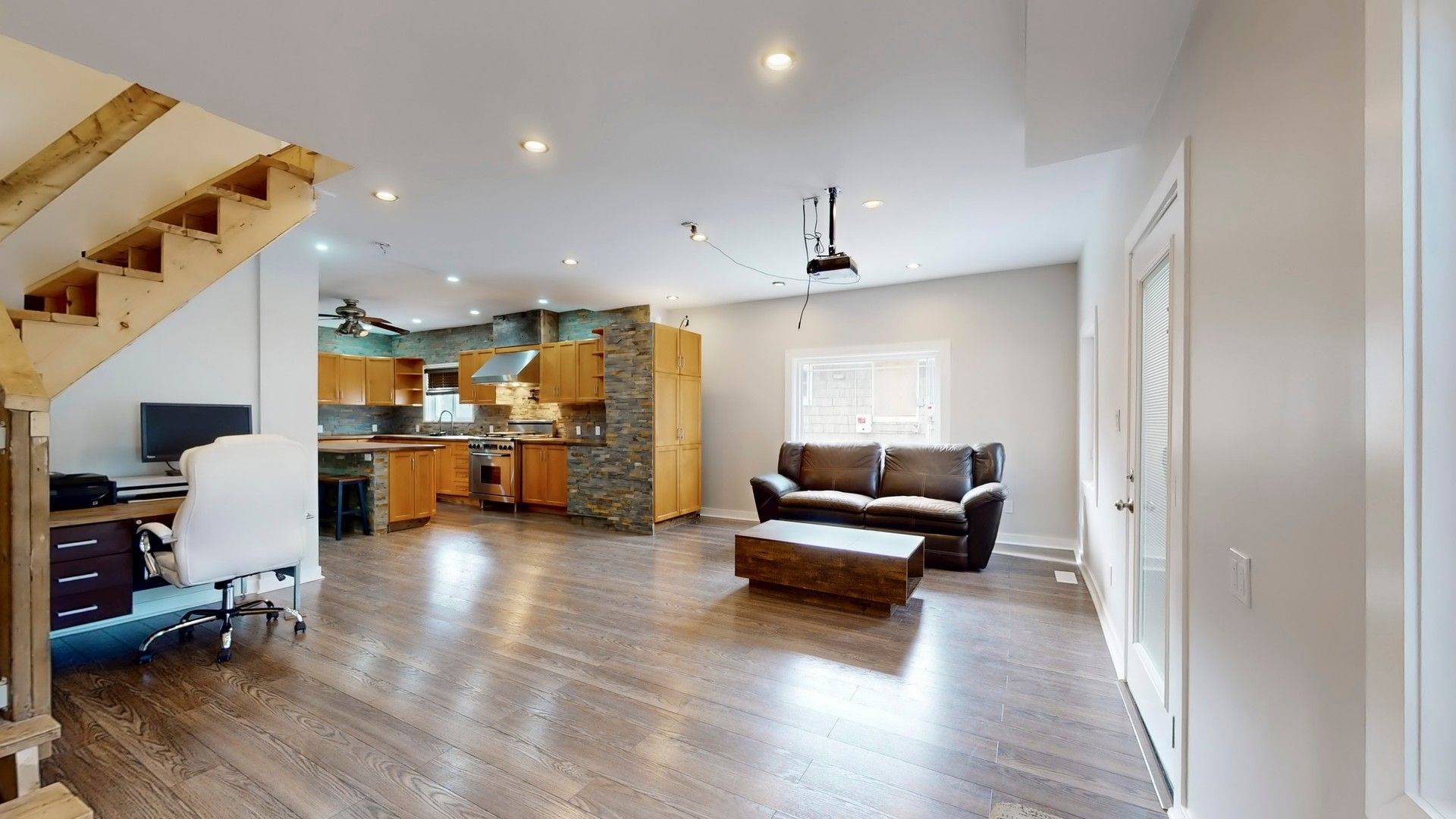 Uxbridge, ON L9P 1H4,94 Mill ST