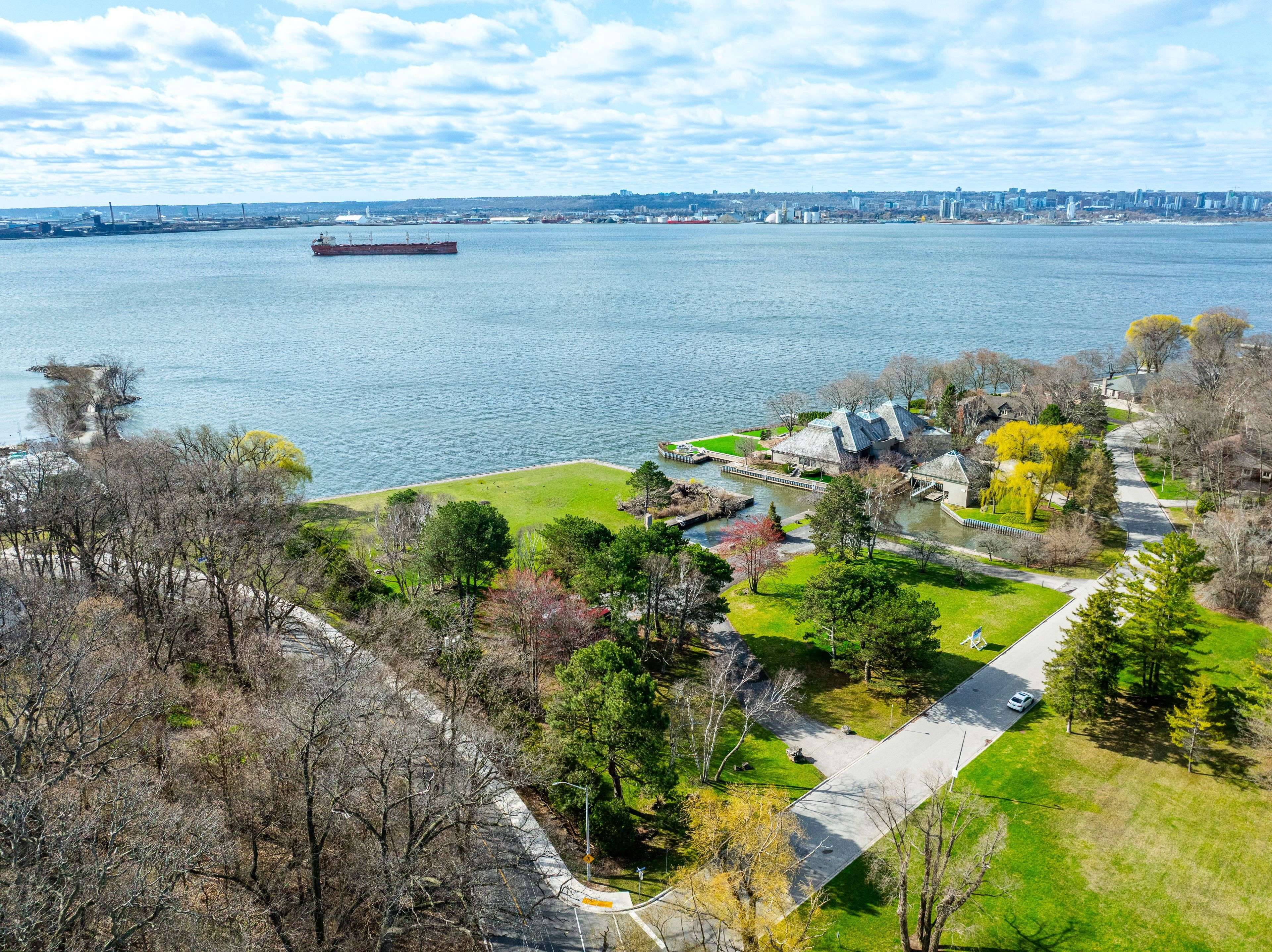 Burlington, ON L7T 4G9,800 Lasalle Park RD