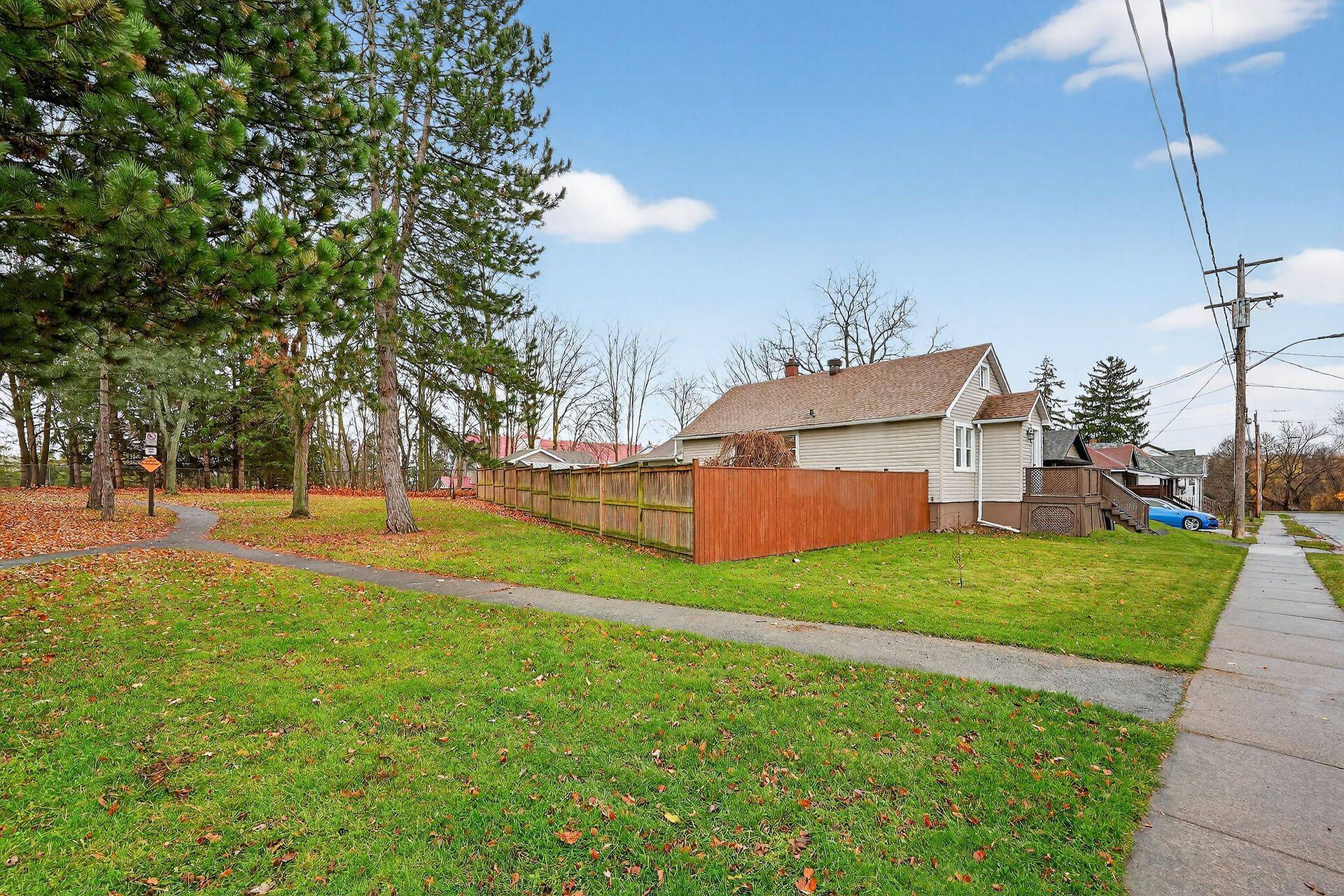 Welland, ON L3B 3P6,25 Almond ST