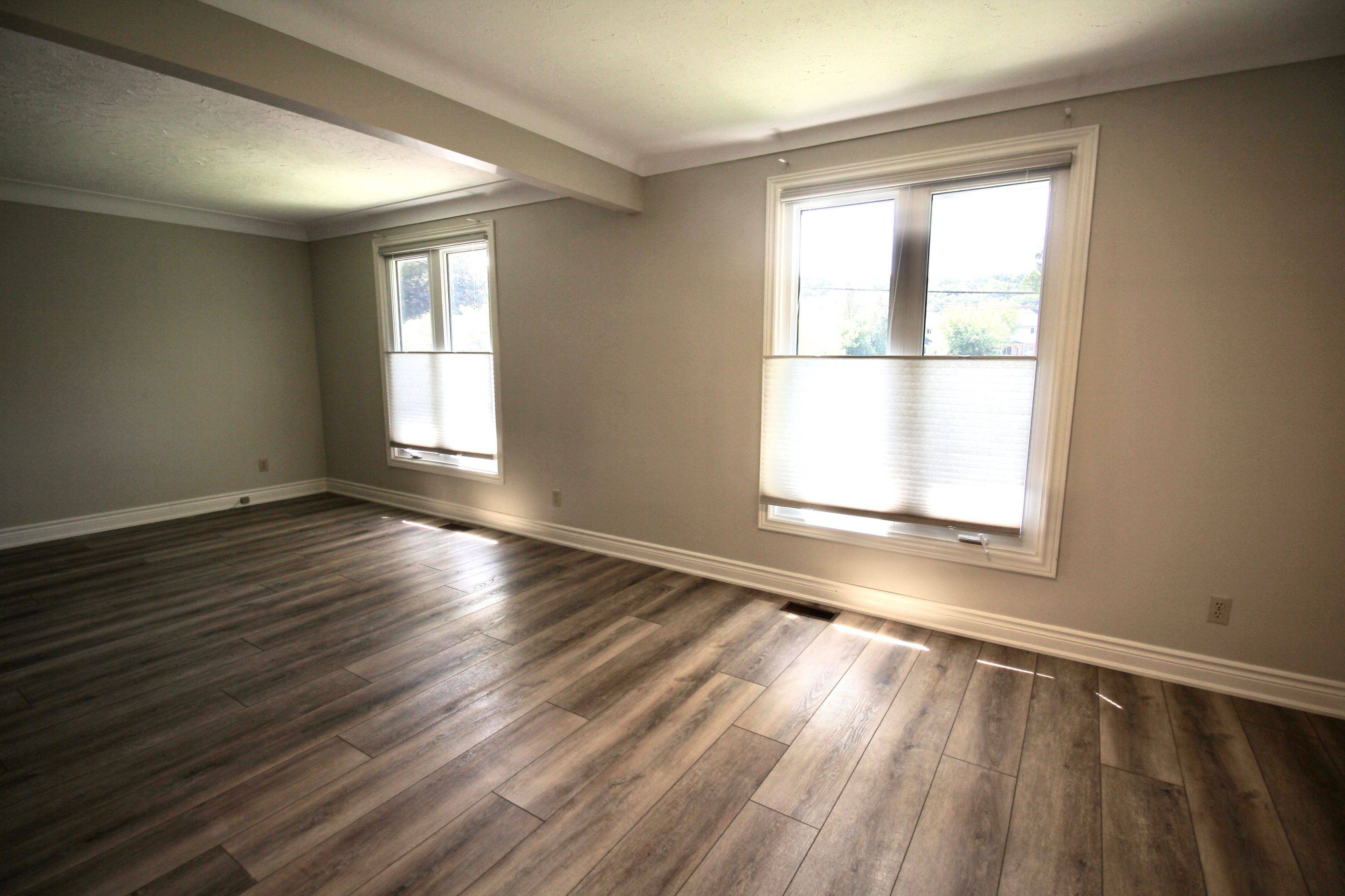 Grimsby, ON L3M 1P5,211 Main ST E #Upper