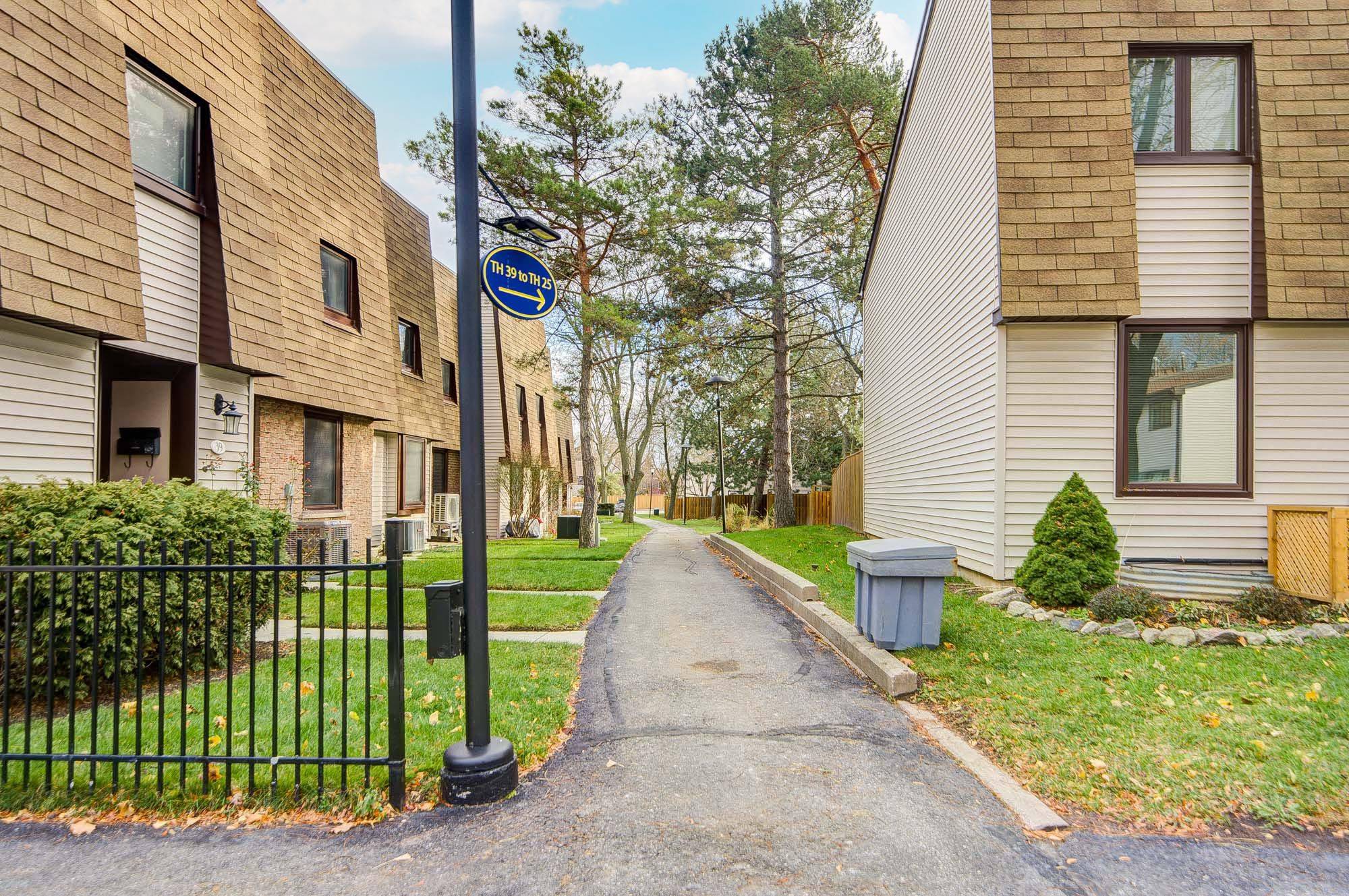 Richmond Hill, ON L4C 5C7,189 Springhead GDNS #36