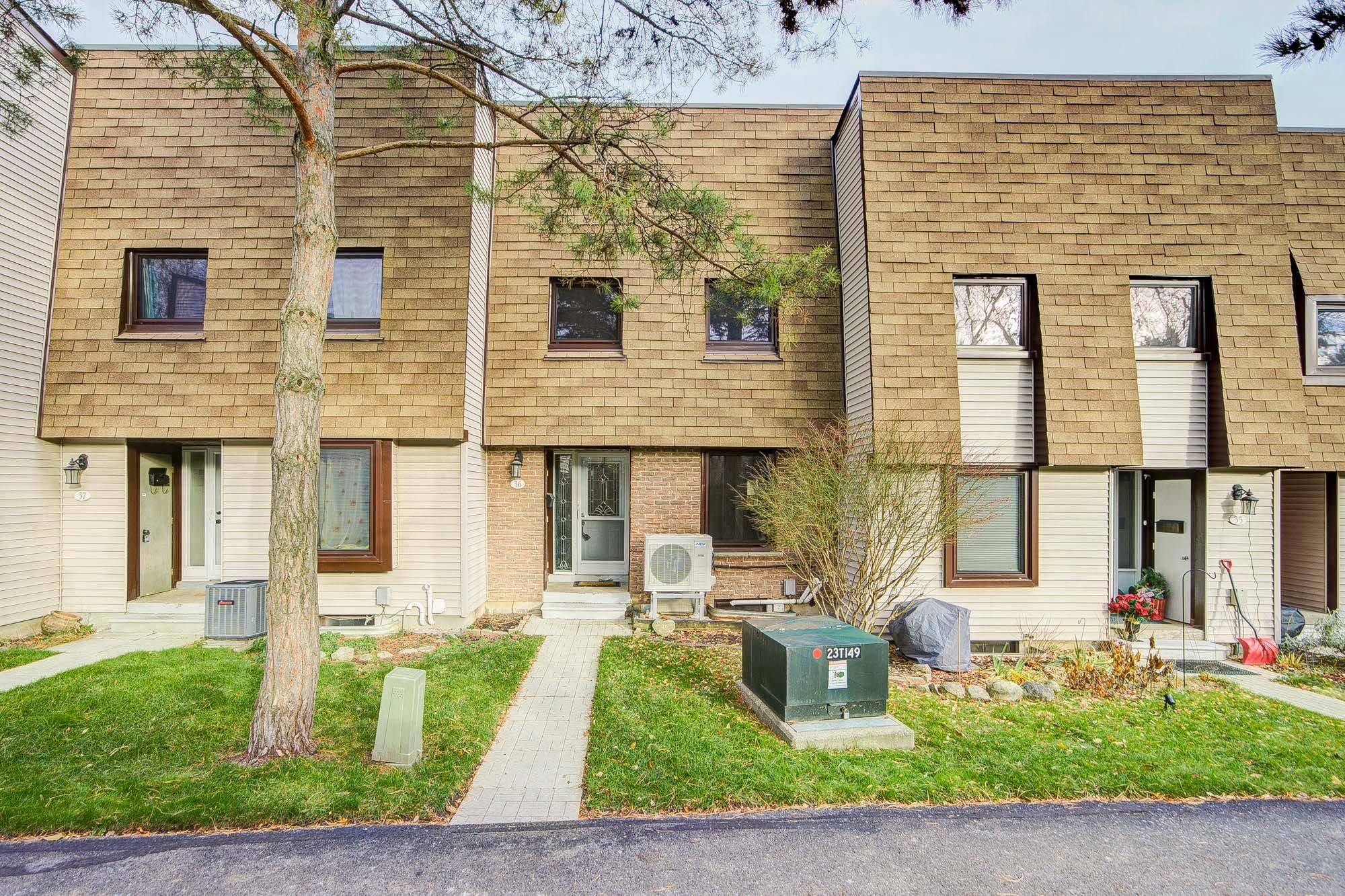 Richmond Hill, ON L4C 5C7,189 Springhead GDNS #36