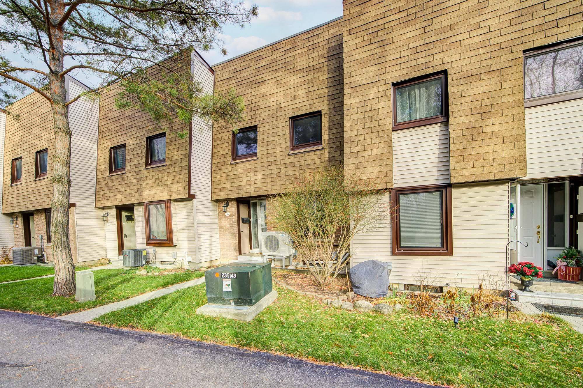 Richmond Hill, ON L4C 5C7,189 Springhead GDNS #36