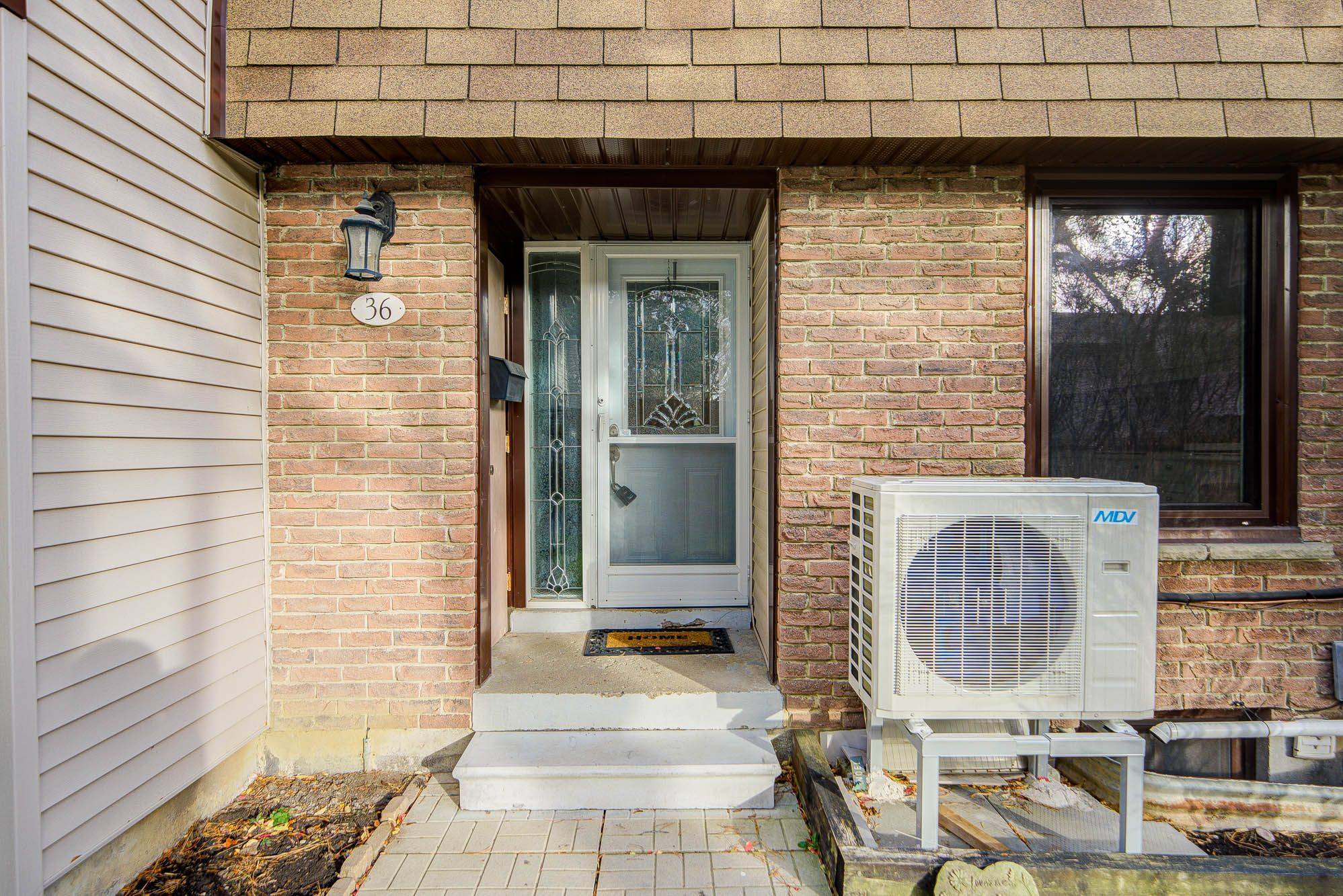 Richmond Hill, ON L4C 5C7,189 Springhead GDNS #36