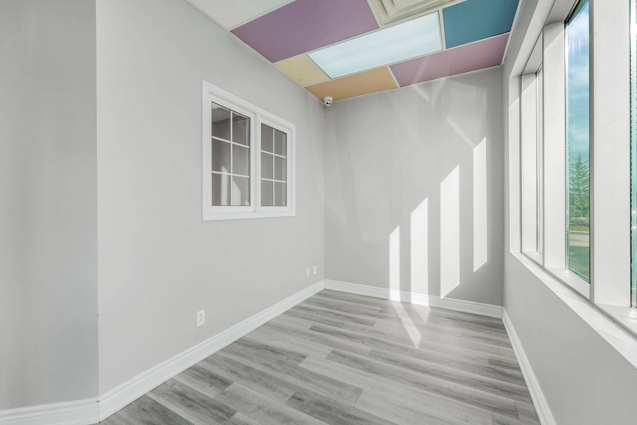 Brampton, ON L6S 6K8,2 Automatic DR #112