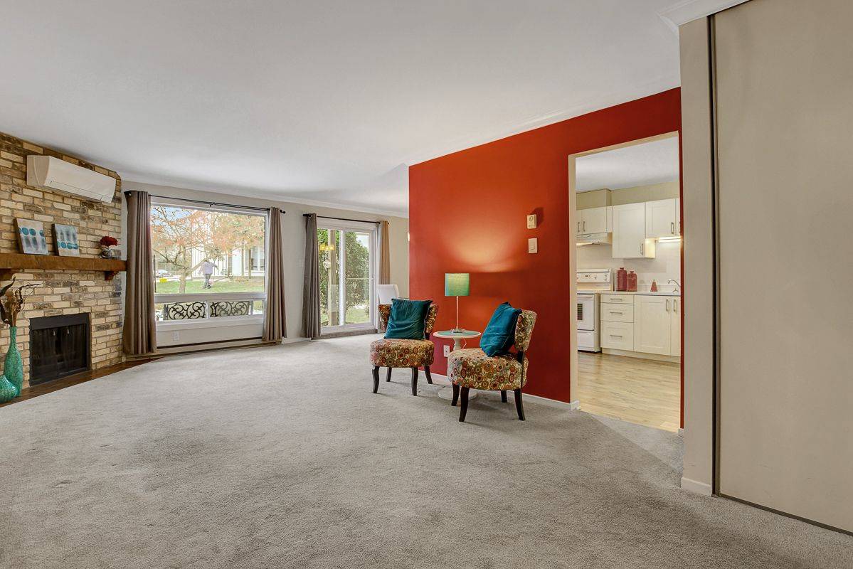 Kanata, ON K2M 1E2,216 Equestrian DR #B