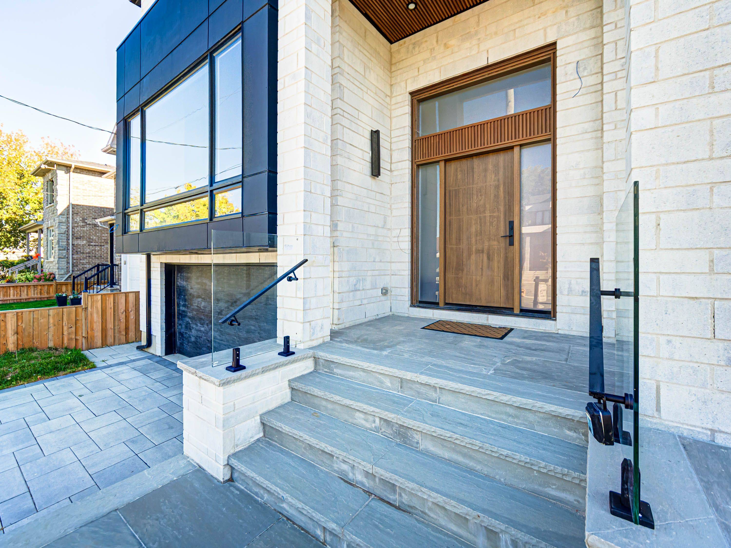 Toronto E04, ON M1L 3B7,67 Bexhill AVE