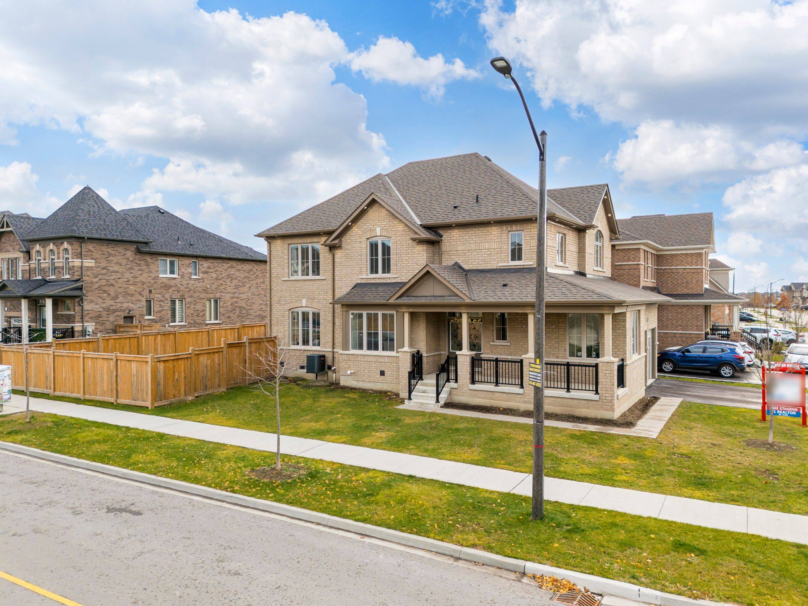 Whitby, ON L1P 0J2,136 Auckland DR DR