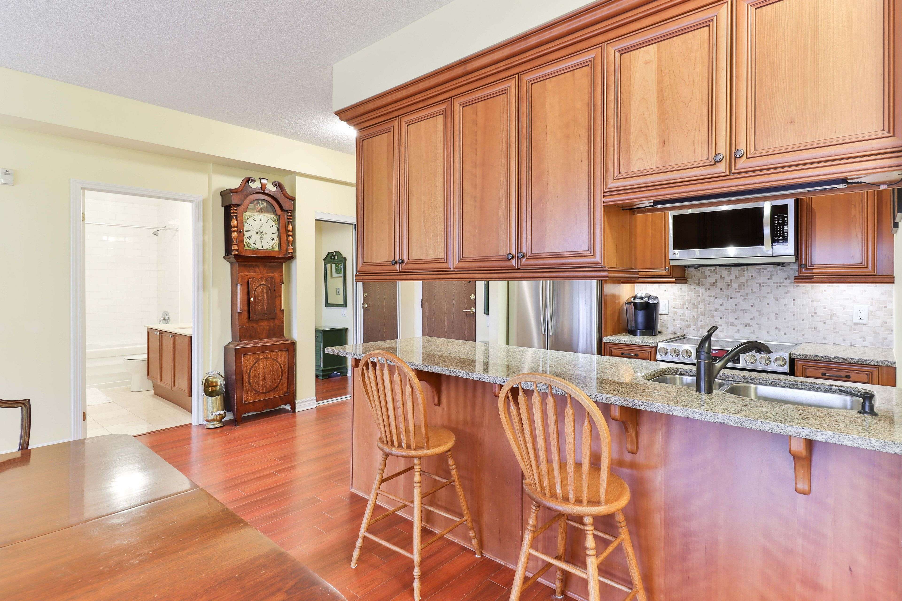 Toronto W08, ON M8X 0A3,4196 Dundas ST W #207