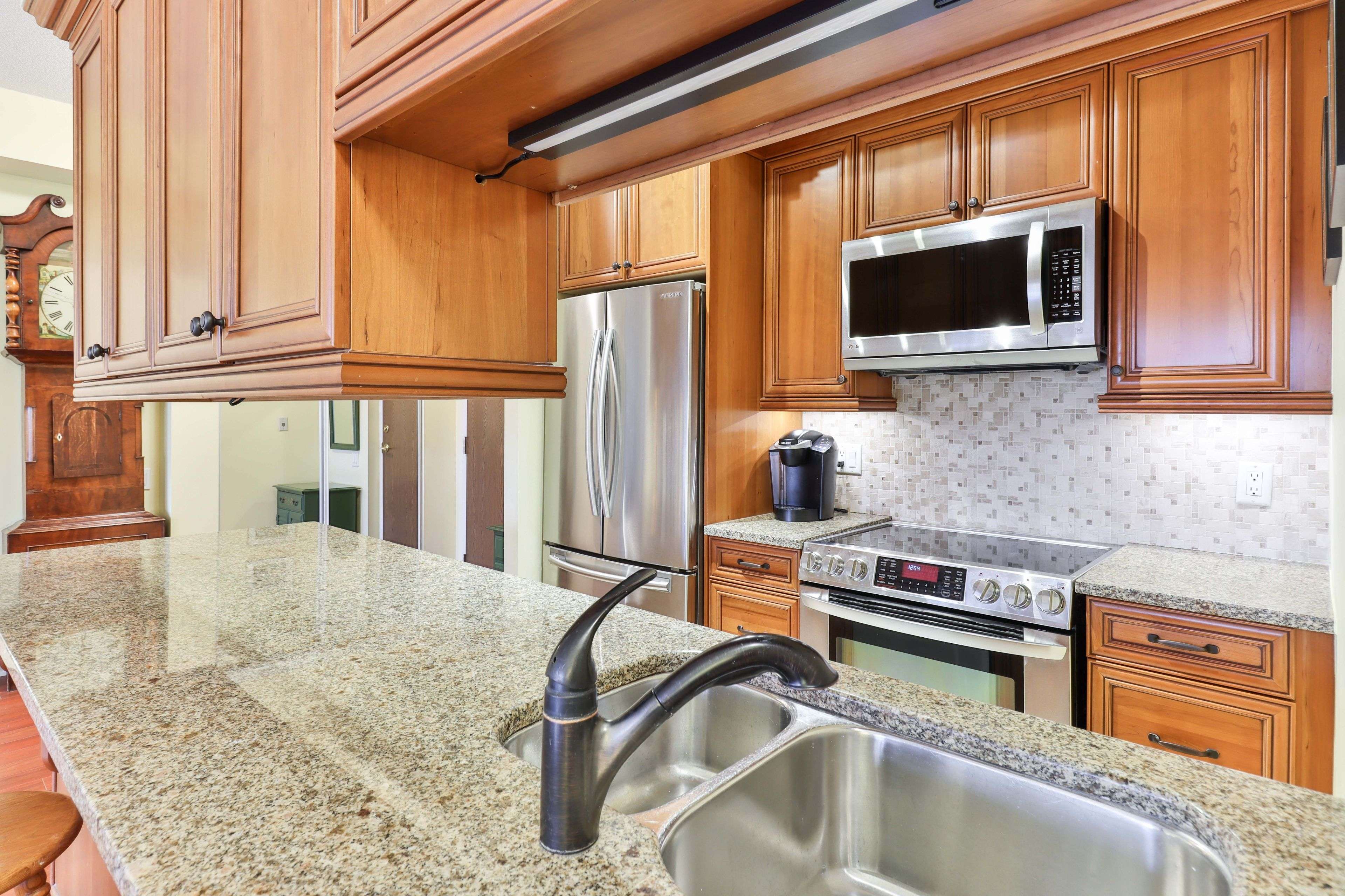 Toronto W08, ON M8X 0A3,4196 Dundas ST W #207