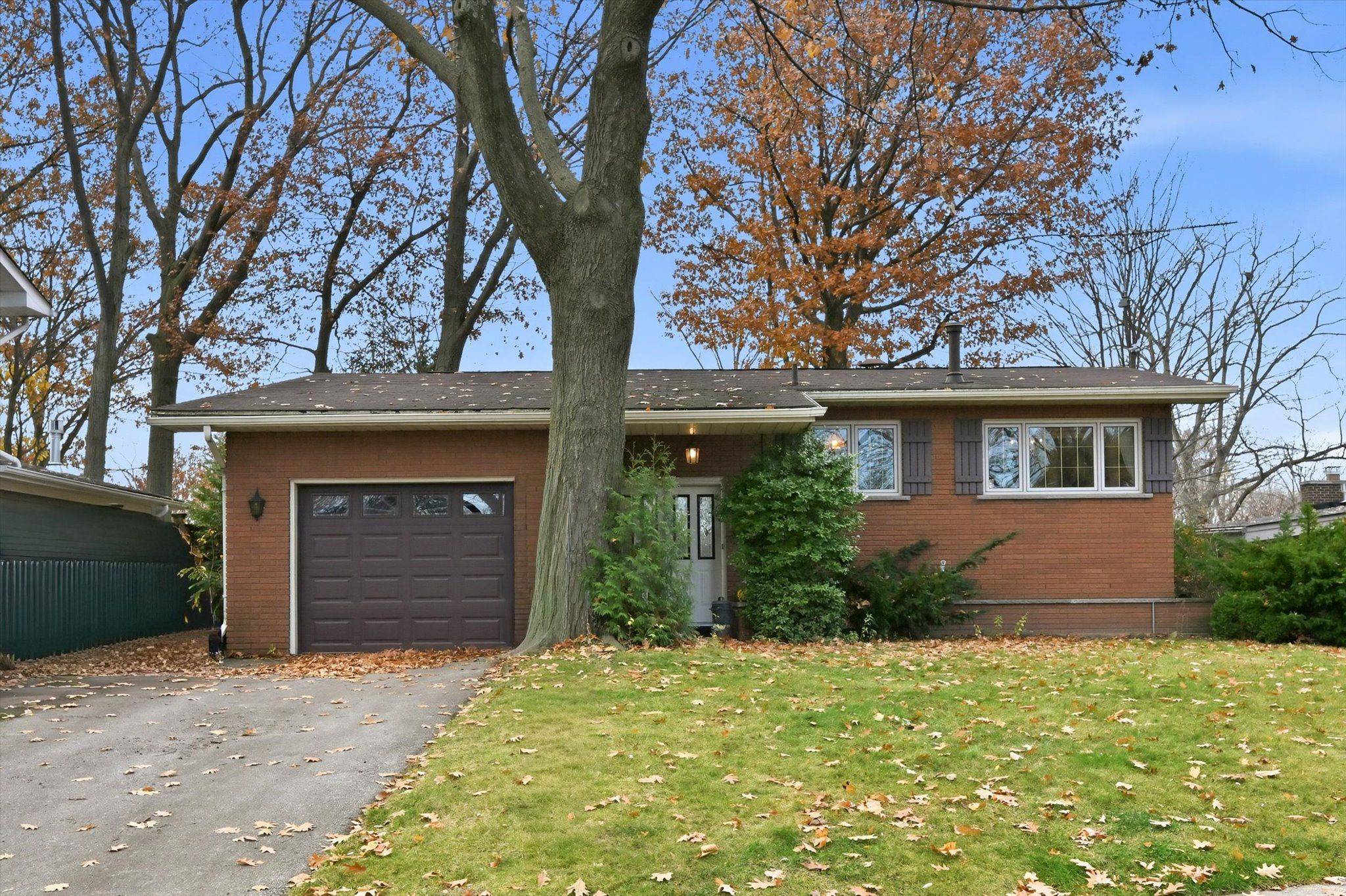 Burlington, ON L7L 3K7,5089 Meadowhill RD