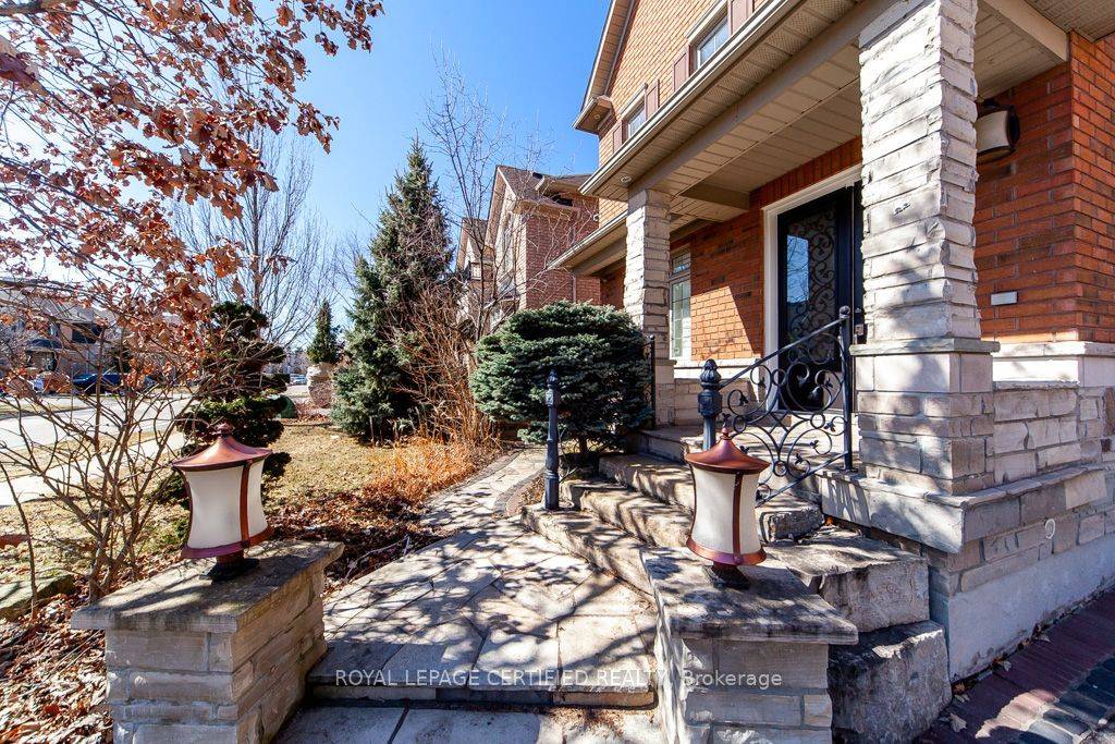 Oakville, ON L6L 0A3,3420 MISTWELL CRES