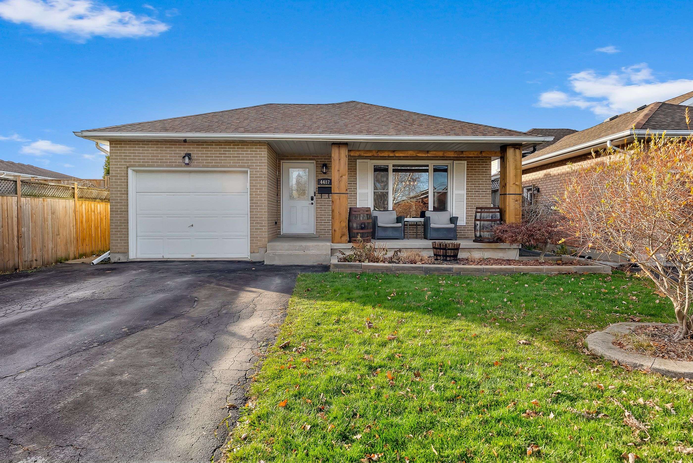 Niagara Falls, ON L2H 3C3,4487 Lee AVE