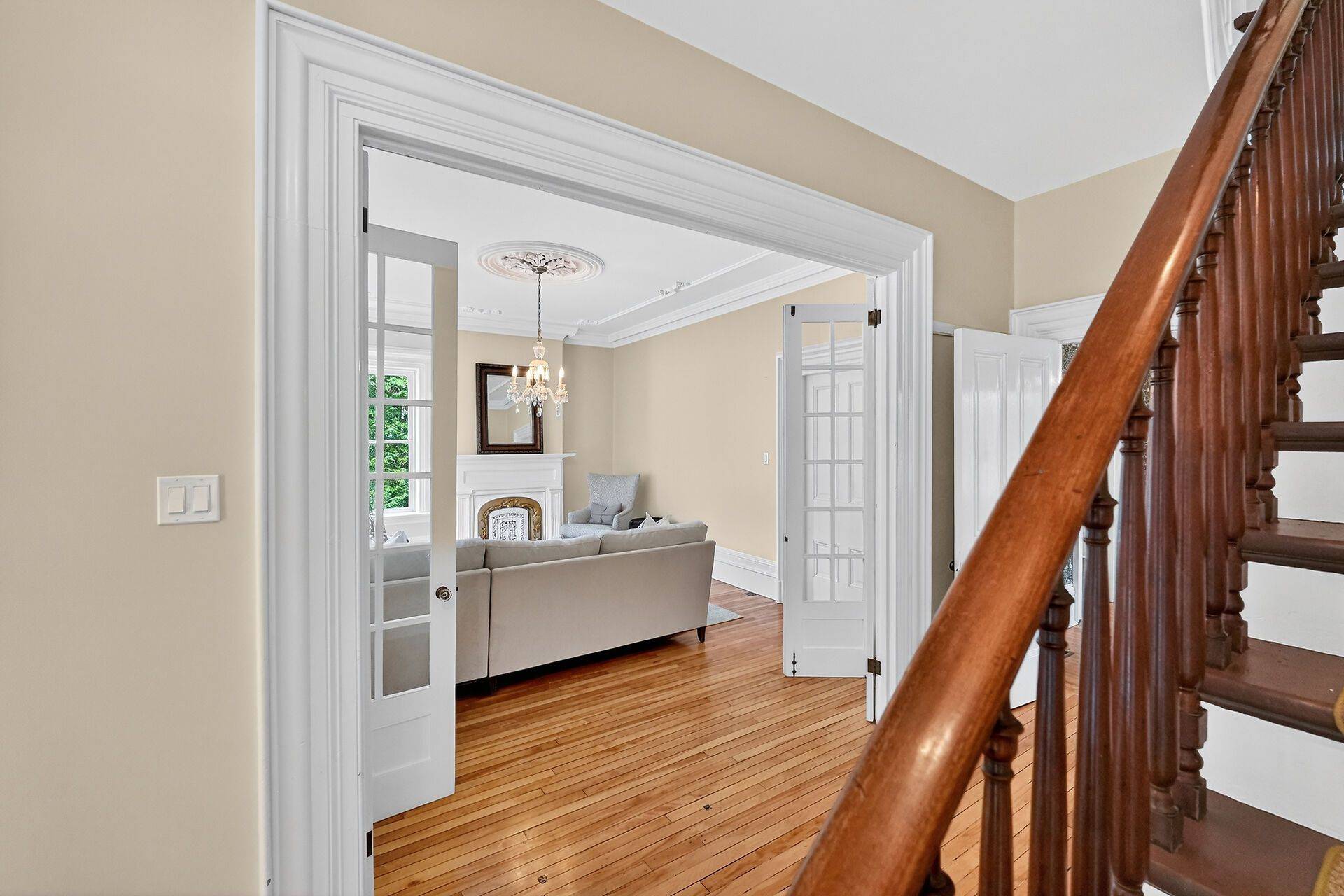 Grimsby, ON L3M 1S4,262 Main ST W