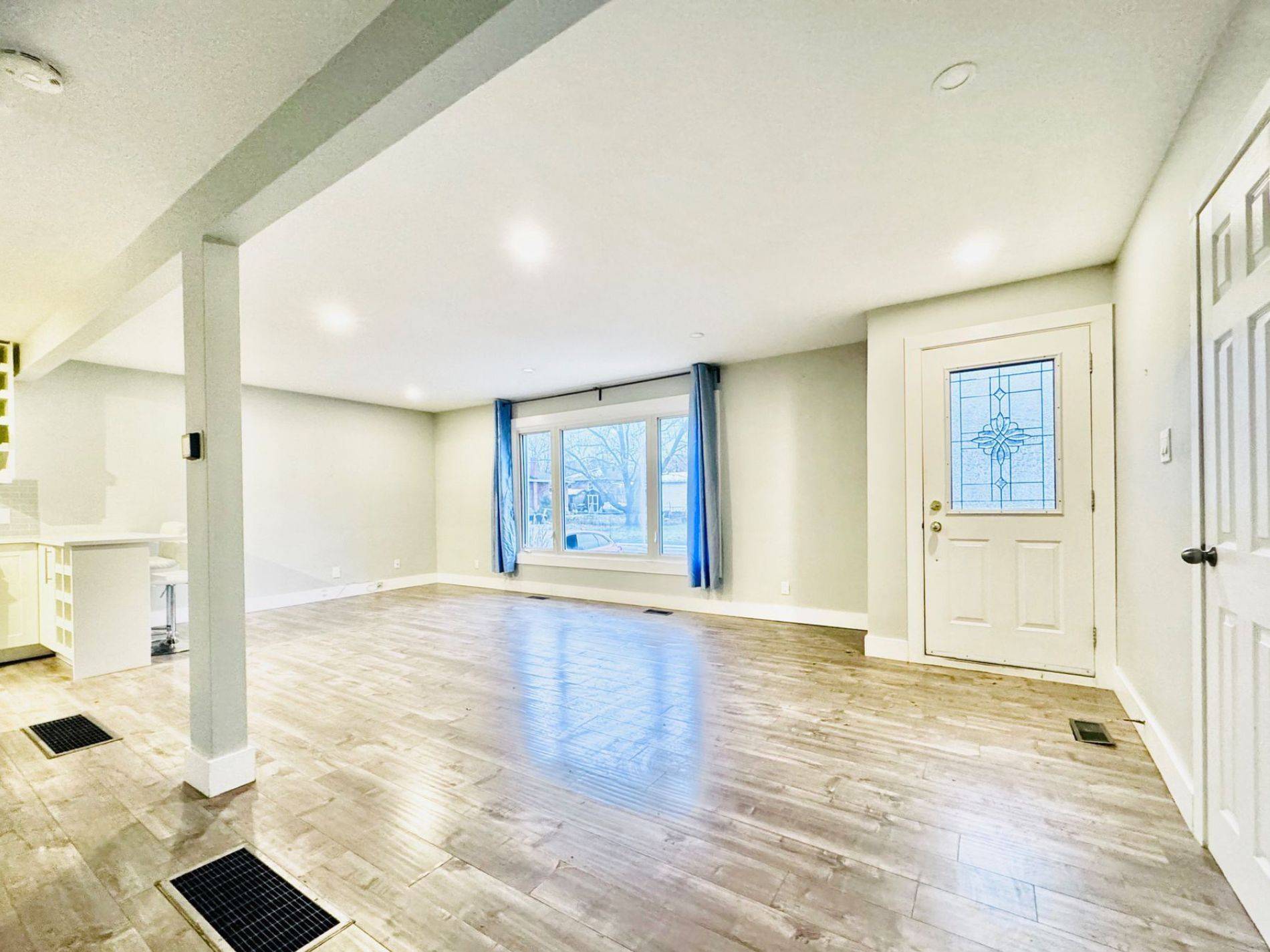 Barrie, ON L4M 2J8,12 Creskwick CT #Main