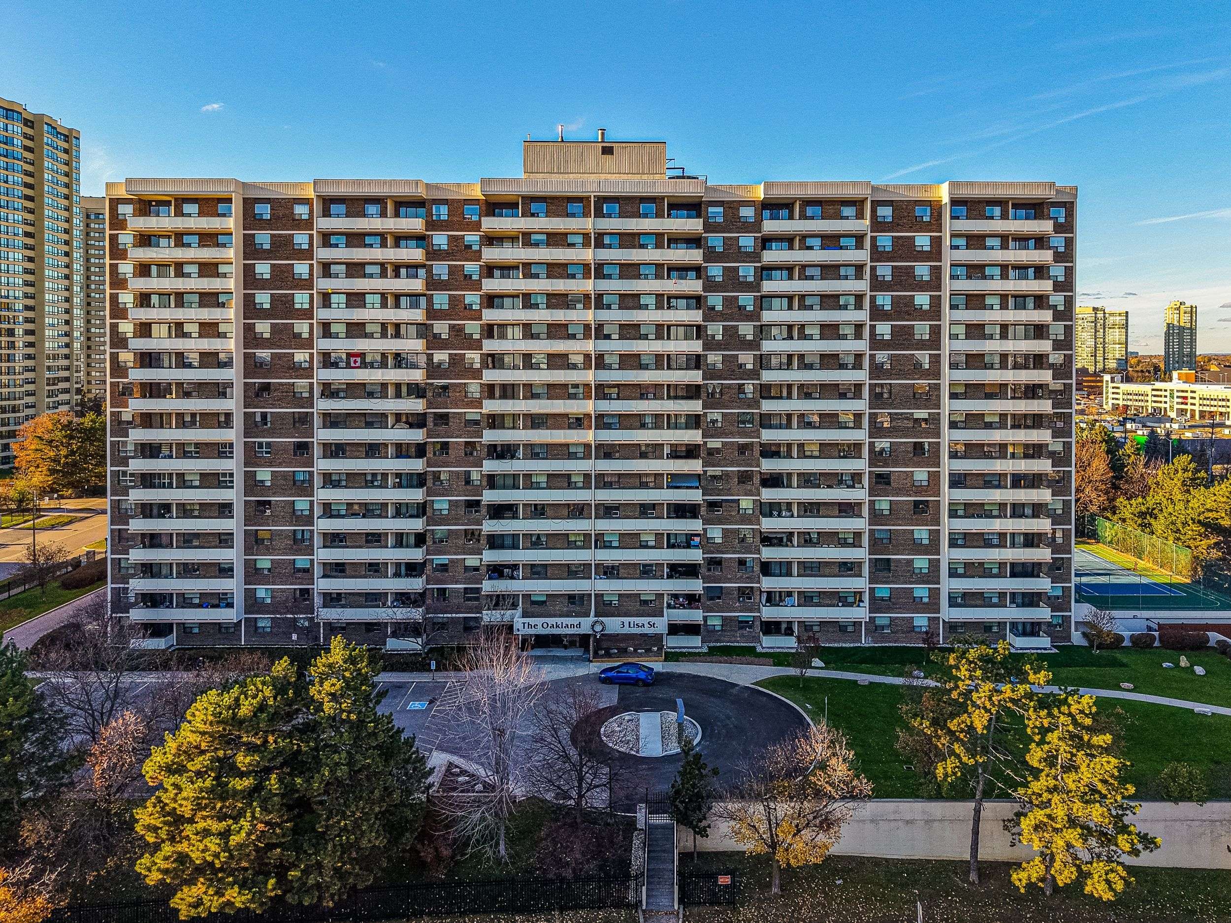 Brampton, ON L6T 4A2,3 Lisa ST #512