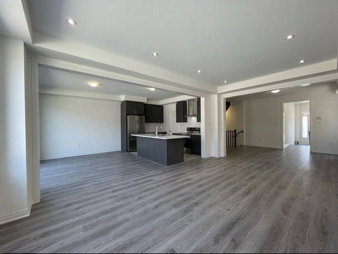 Barrie, ON L9J 0K4,63 Shepherd DR