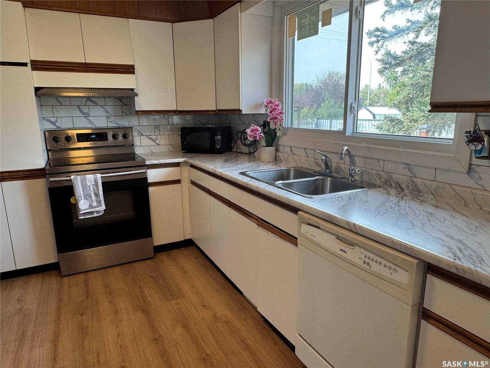 Weyburn, SK S4H 0M3,1609 Warren AVENUE