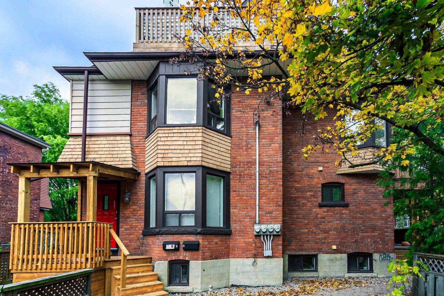 Toronto W01, ON M6R 2P6,164 Sunnyside AVE