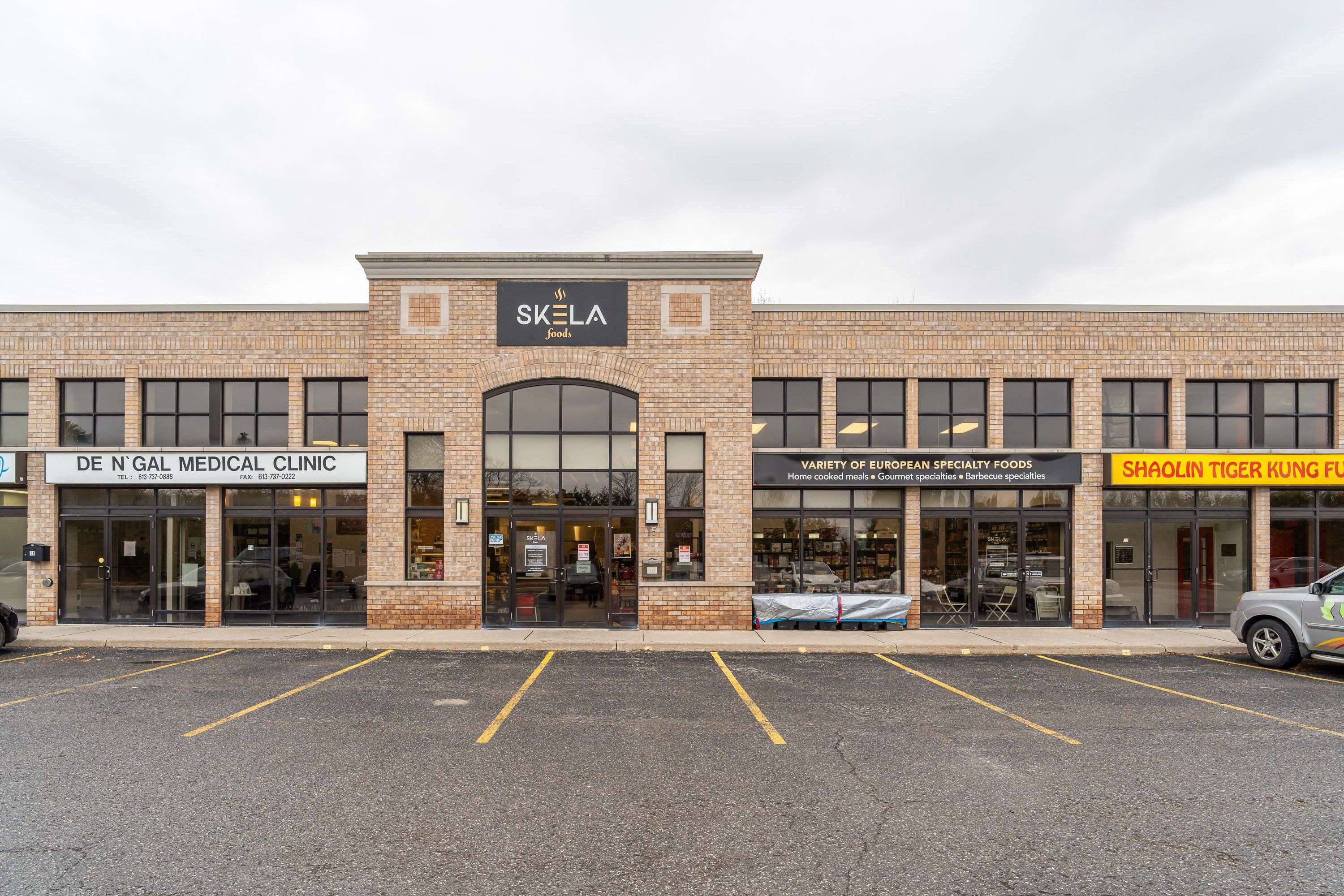 Tanglewood - Grenfell Glen - Pineglen, ON K2G 1E6,1884 Merivale RD #115-116