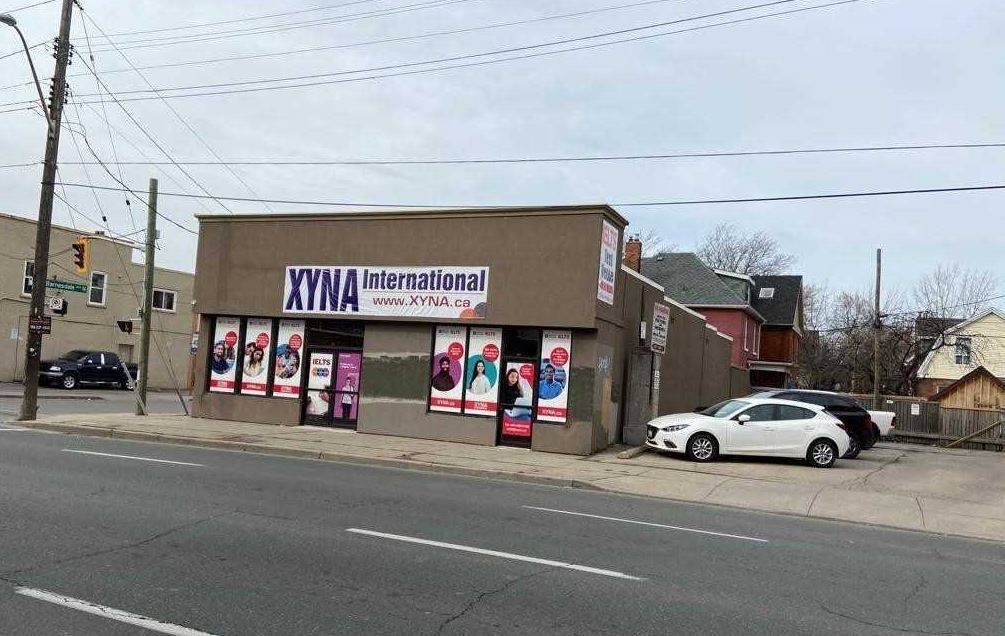 Hamilton, ON L8M 1C6,981-981 King ST E