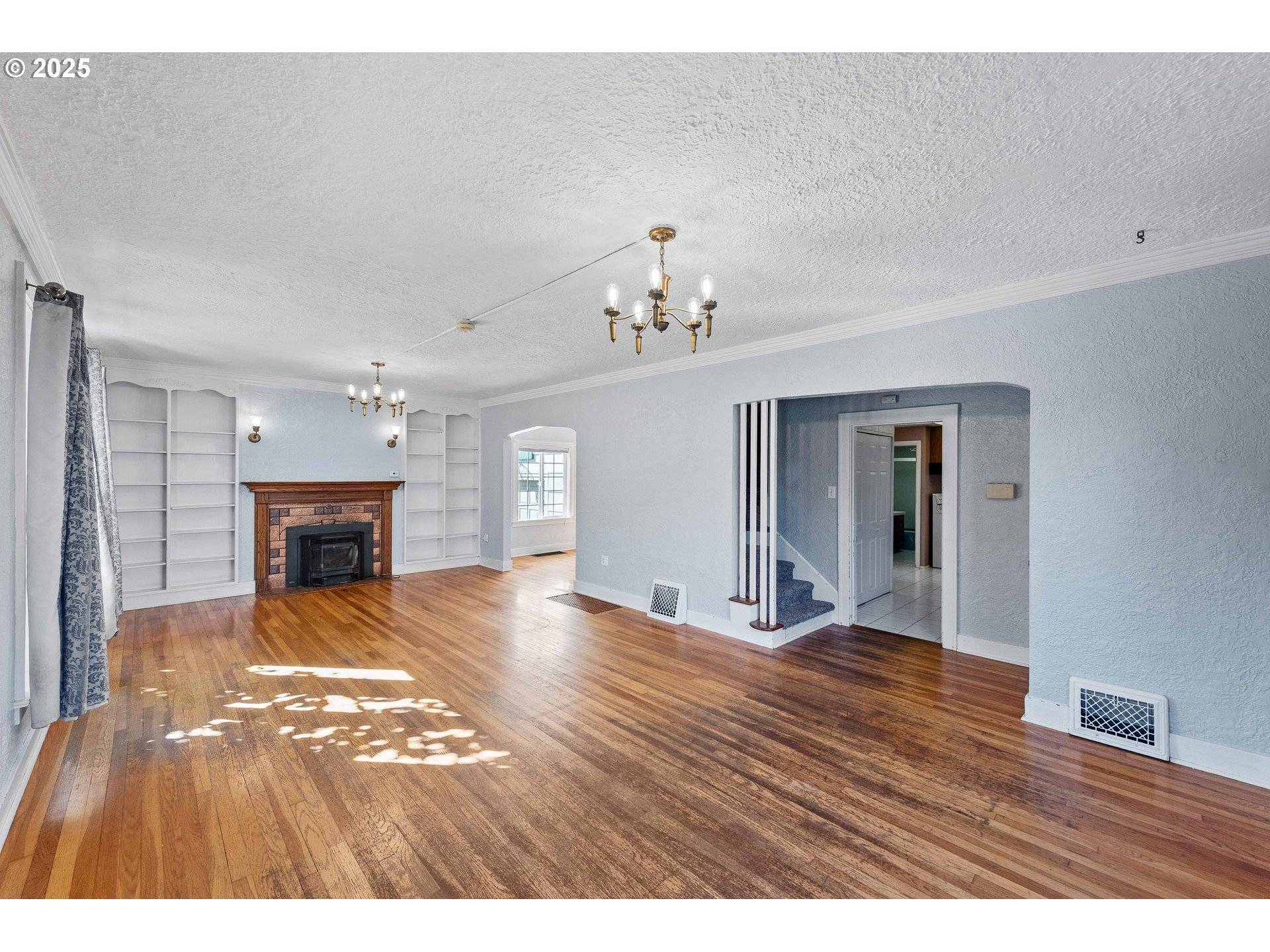 Coos Bay, OR 97420,643 S 12TH CT