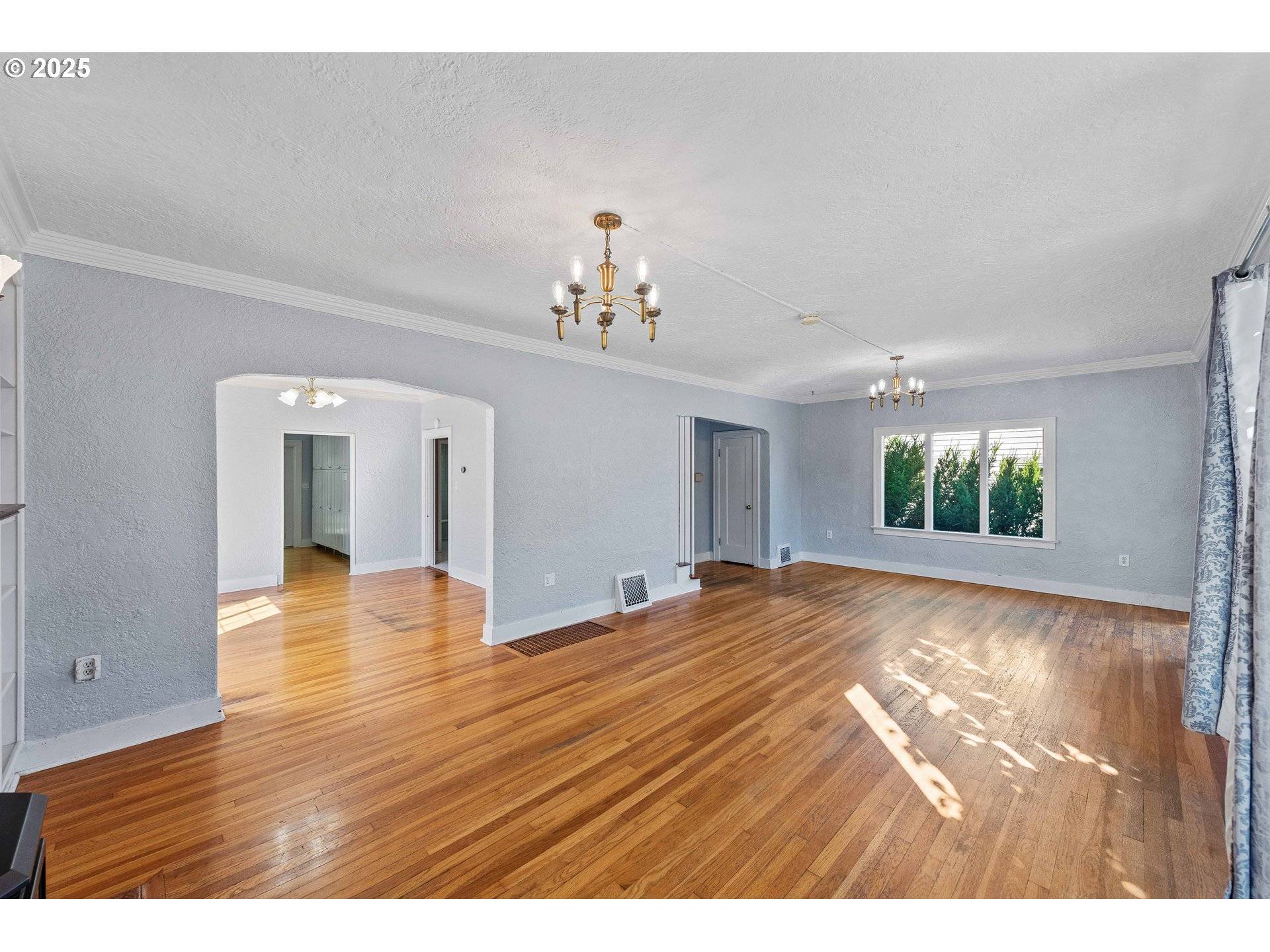 Coos Bay, OR 97420,643 S 12TH CT