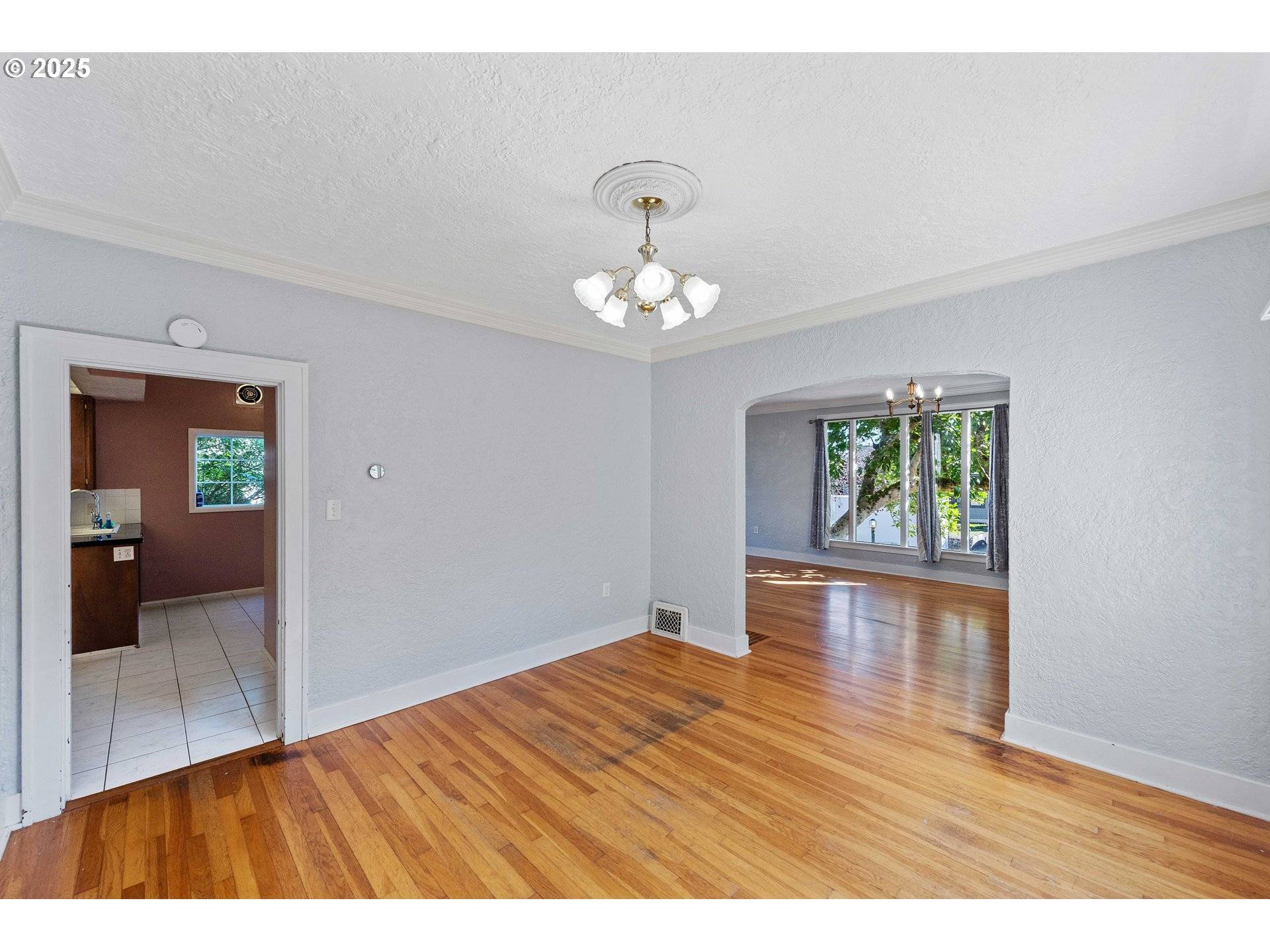 Coos Bay, OR 97420,643 S 12TH CT