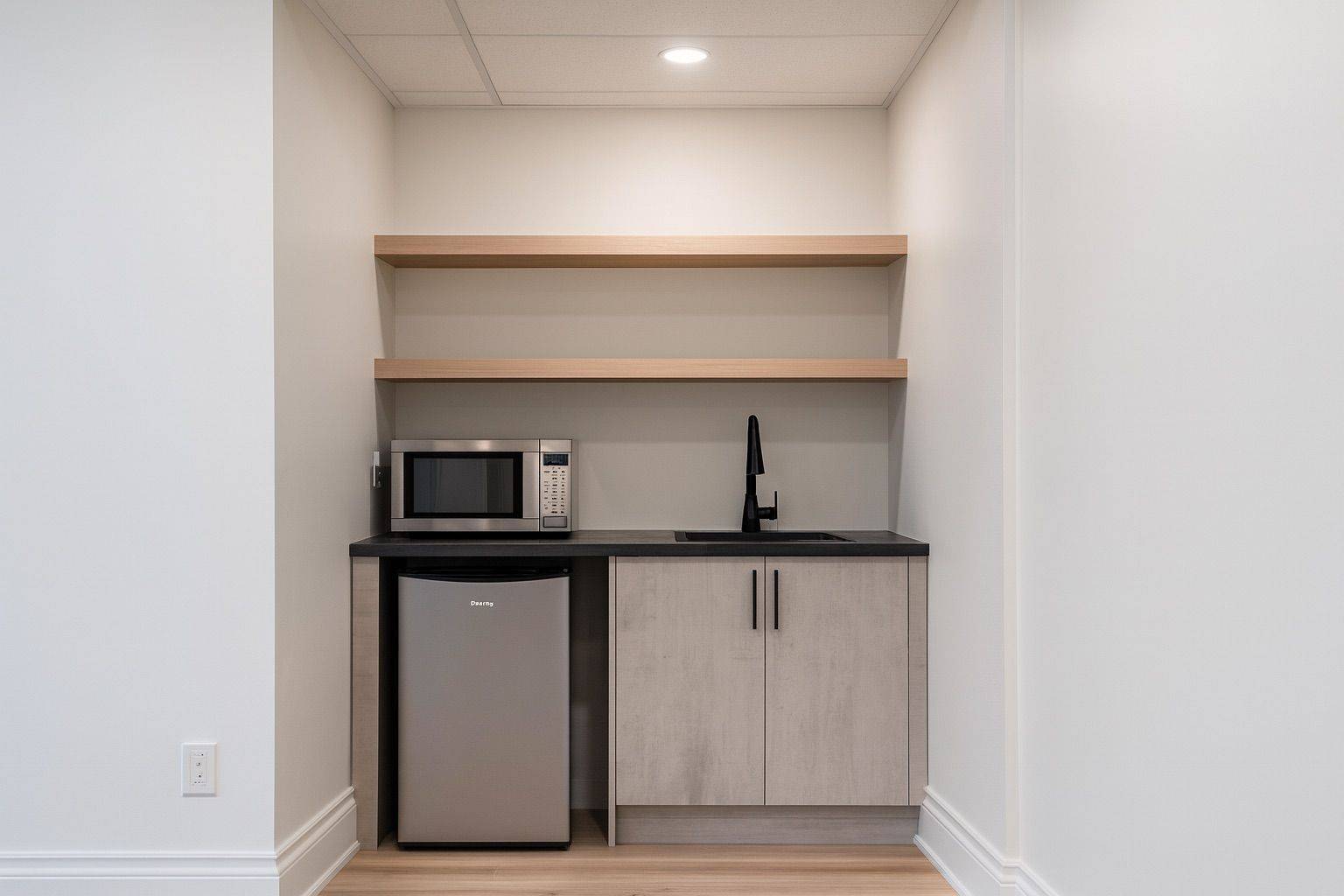 Vaughan, ON L4L 8P8,260 Regina RD #Unit 3 (SECOND FLOOR)