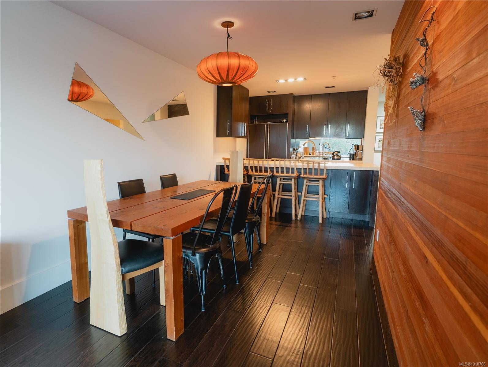 Tofino, BC V0R 2Z0,368 Main St #102