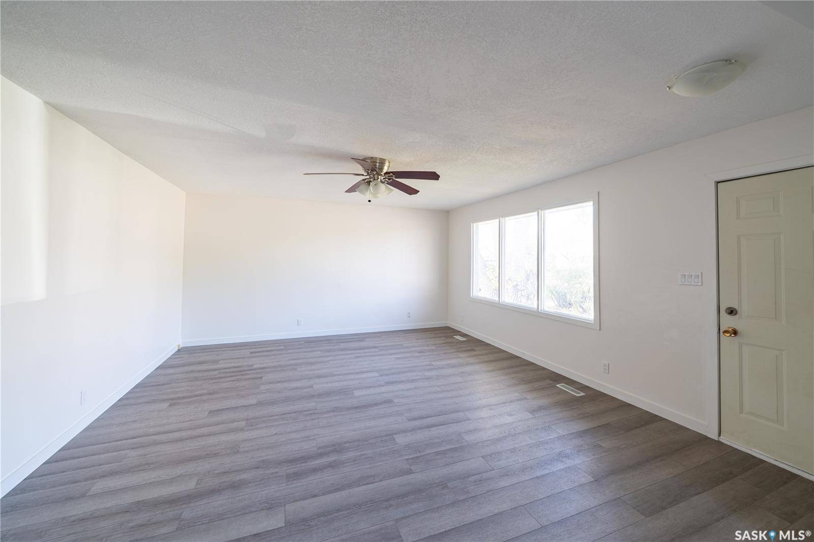 Regina, SK S4N 5K3,3111 Dewdney AVENUE E