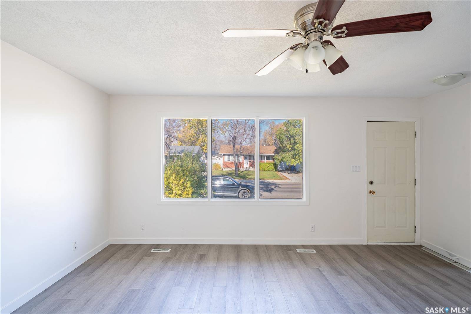 Regina, SK S4N 5K3,3111 Dewdney AVENUE E