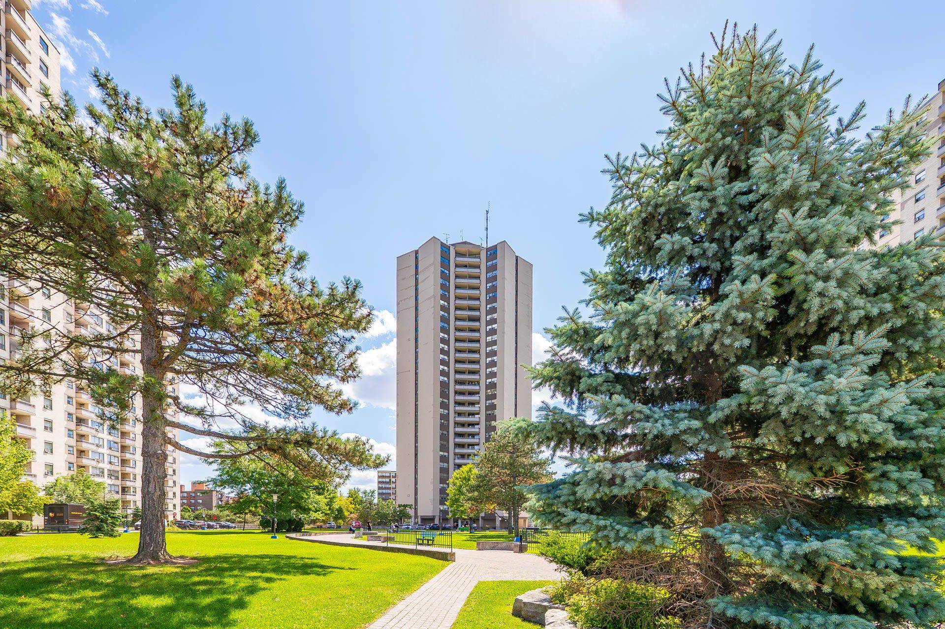 Toronto W09, ON M9R 1T3,380 Dixon RD #1904