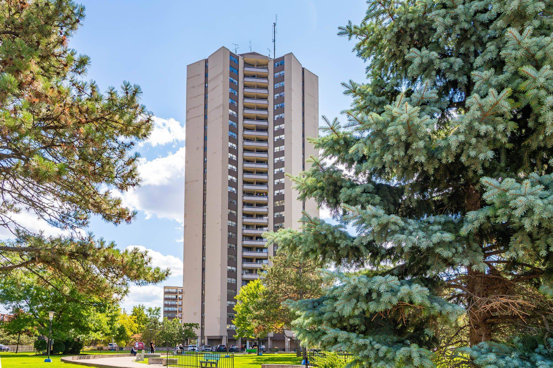 Toronto W09, ON M9R 1T3,380 Dixon RD #1904