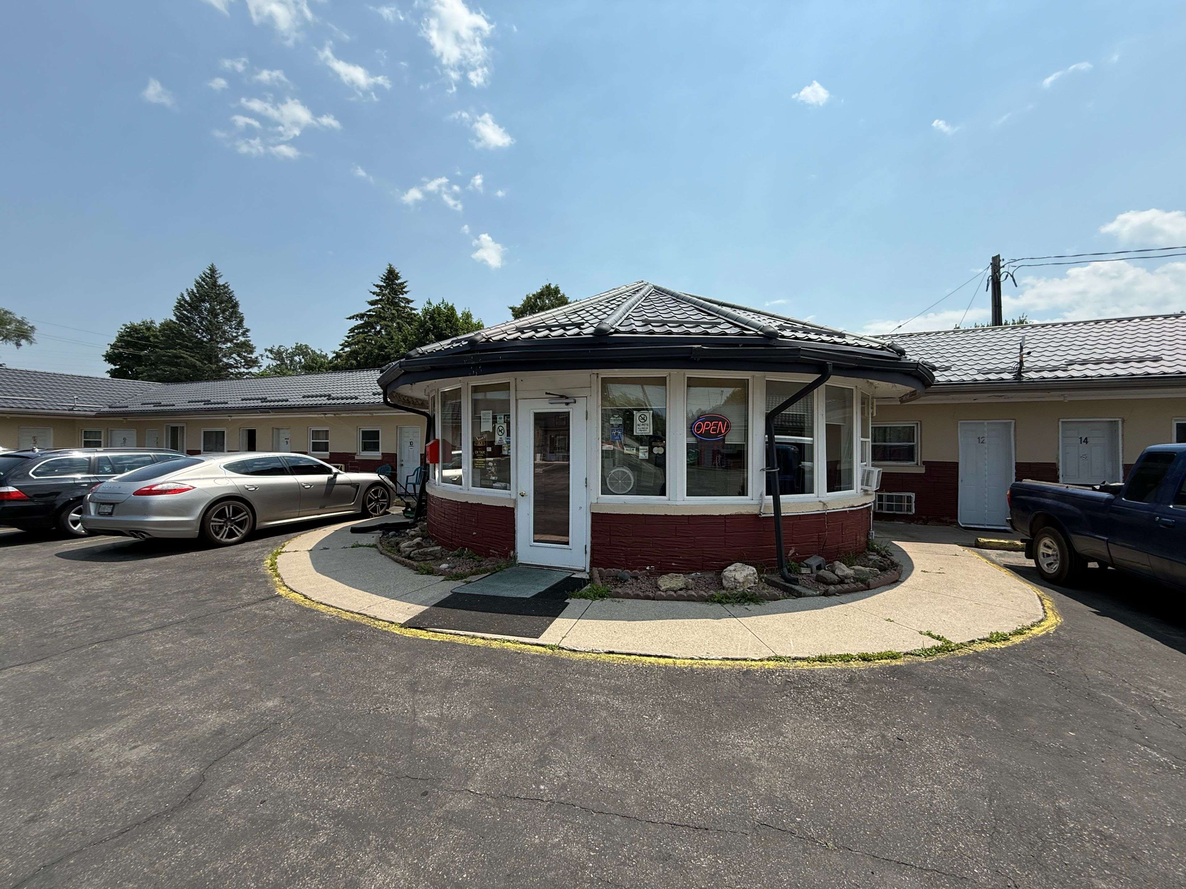 Chatham-kent, ON N7L 1X2,420 Grand AVE E