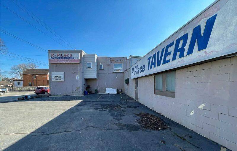 Hamilton, ON L8L 4A5,172 Beach RD N