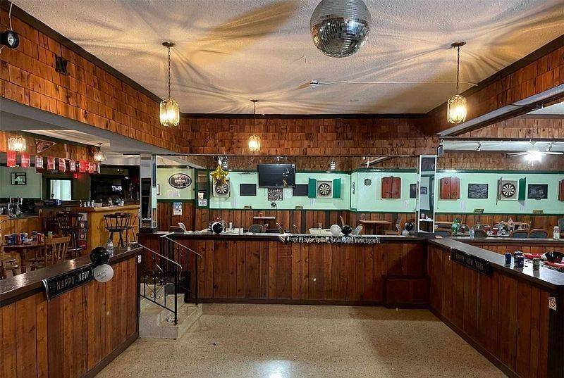 Hamilton, ON L8L 4A5,172 Beach RD N