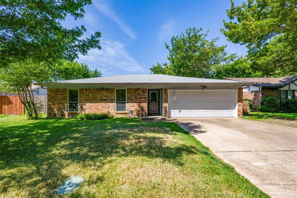 Arlington, TX 76015,1304 Midbury Court