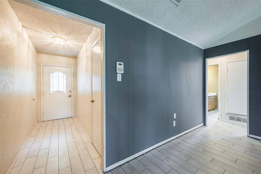 Arlington, TX 76015,1304 Midbury Court