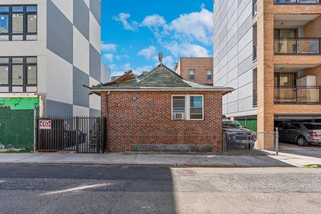 Brooklyn, NY 11235,32 Brighton 2nd PL